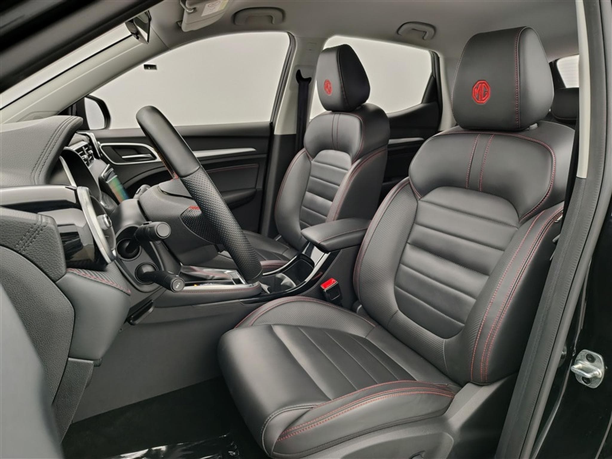 MG ZS 1.0 T-GDi Luxury AT (2023) - Photo 7