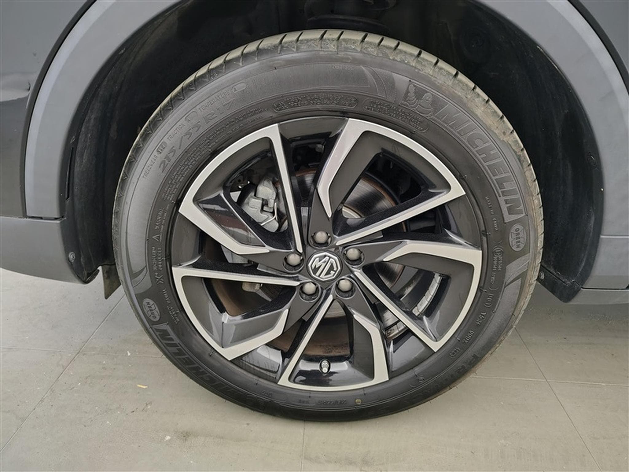 MG ZS 1.0 T-GDi Luxury AT (2023) - Photo 6
