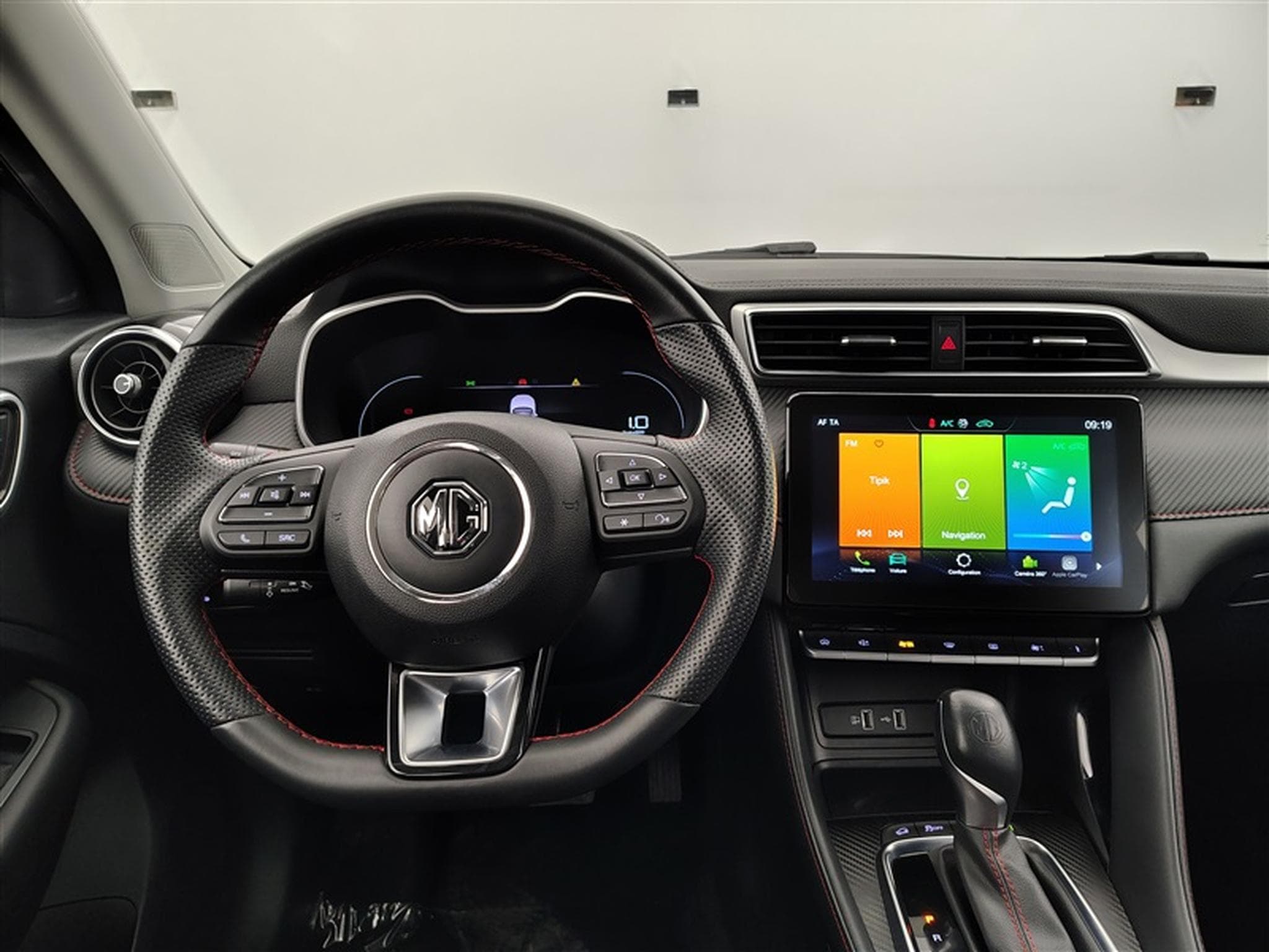 MG ZS 1.0 T-GDi Luxury AT (2023) - Photo 9