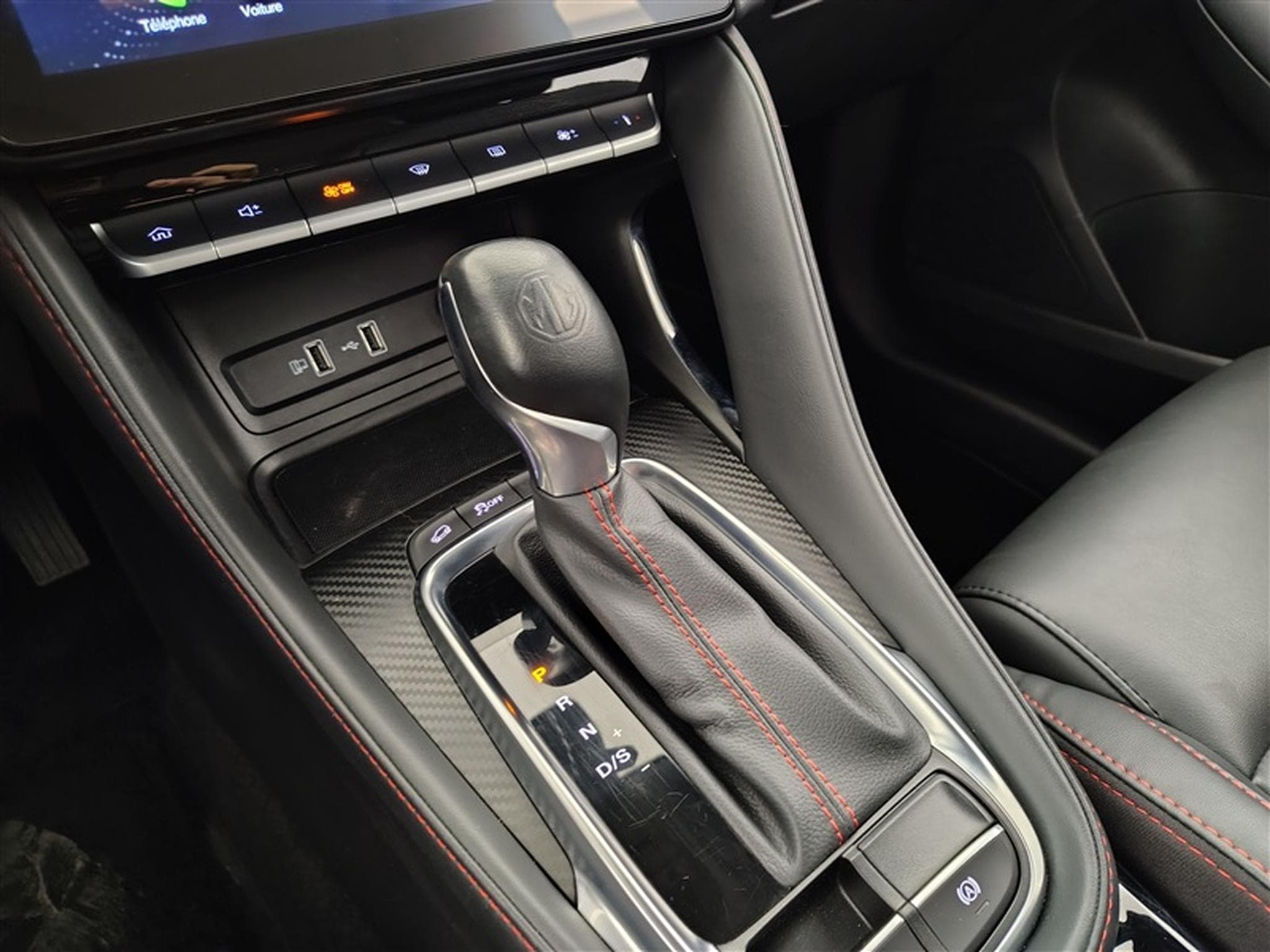 MG ZS 1.0 T-GDi Luxury AT (2023) - Photo 12