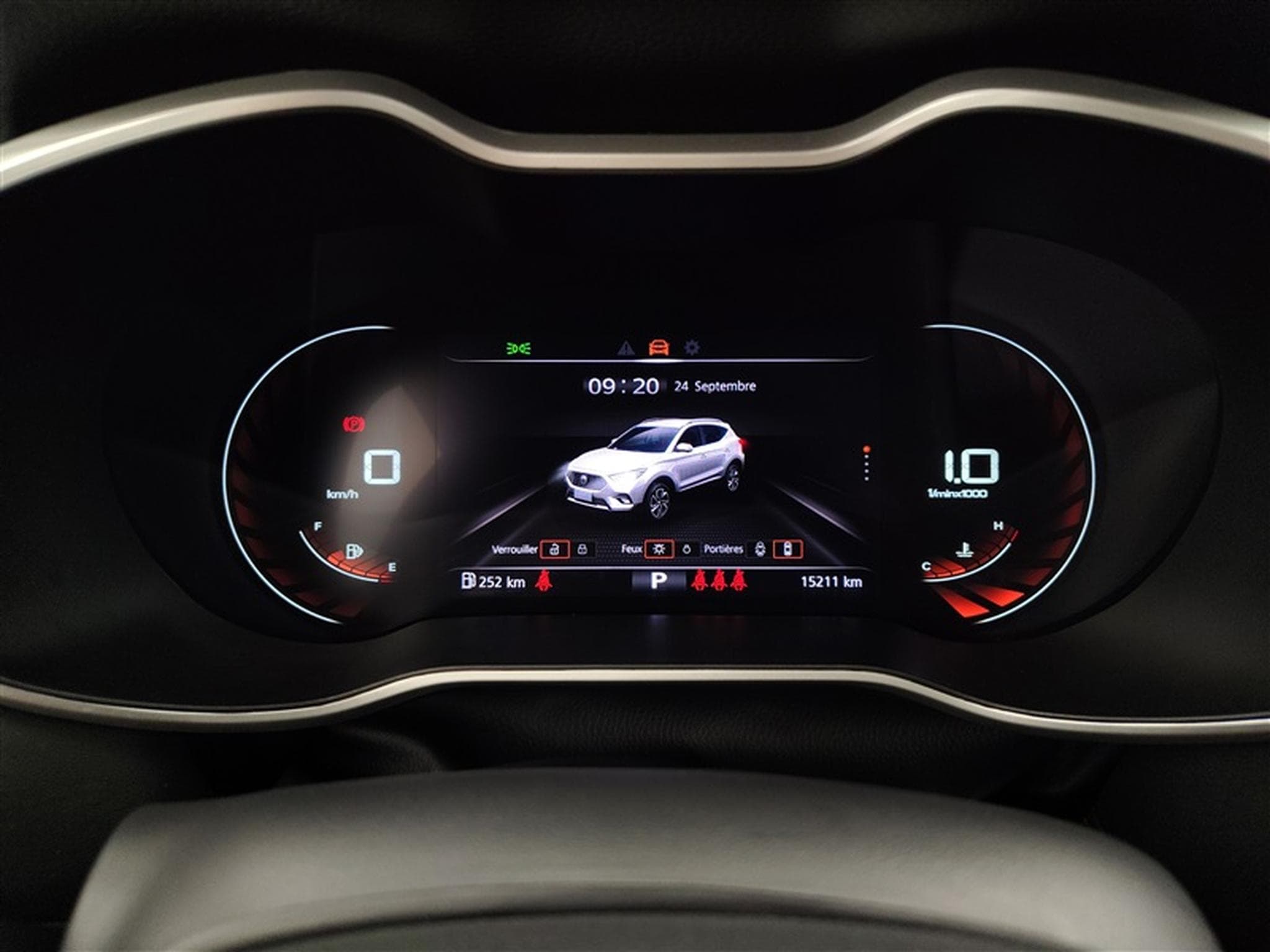 MG ZS 1.0 T-GDi Luxury AT (2023) - Photo 10