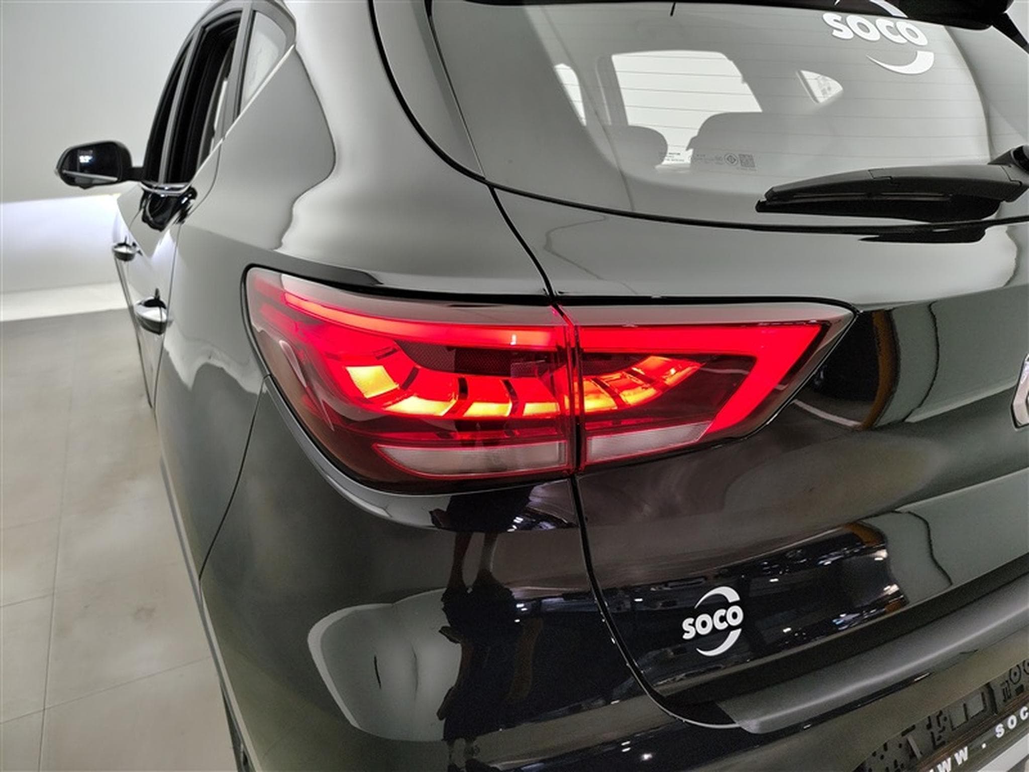 MG ZS 1.0 T-GDi Luxury AT (2023) - Photo 16
