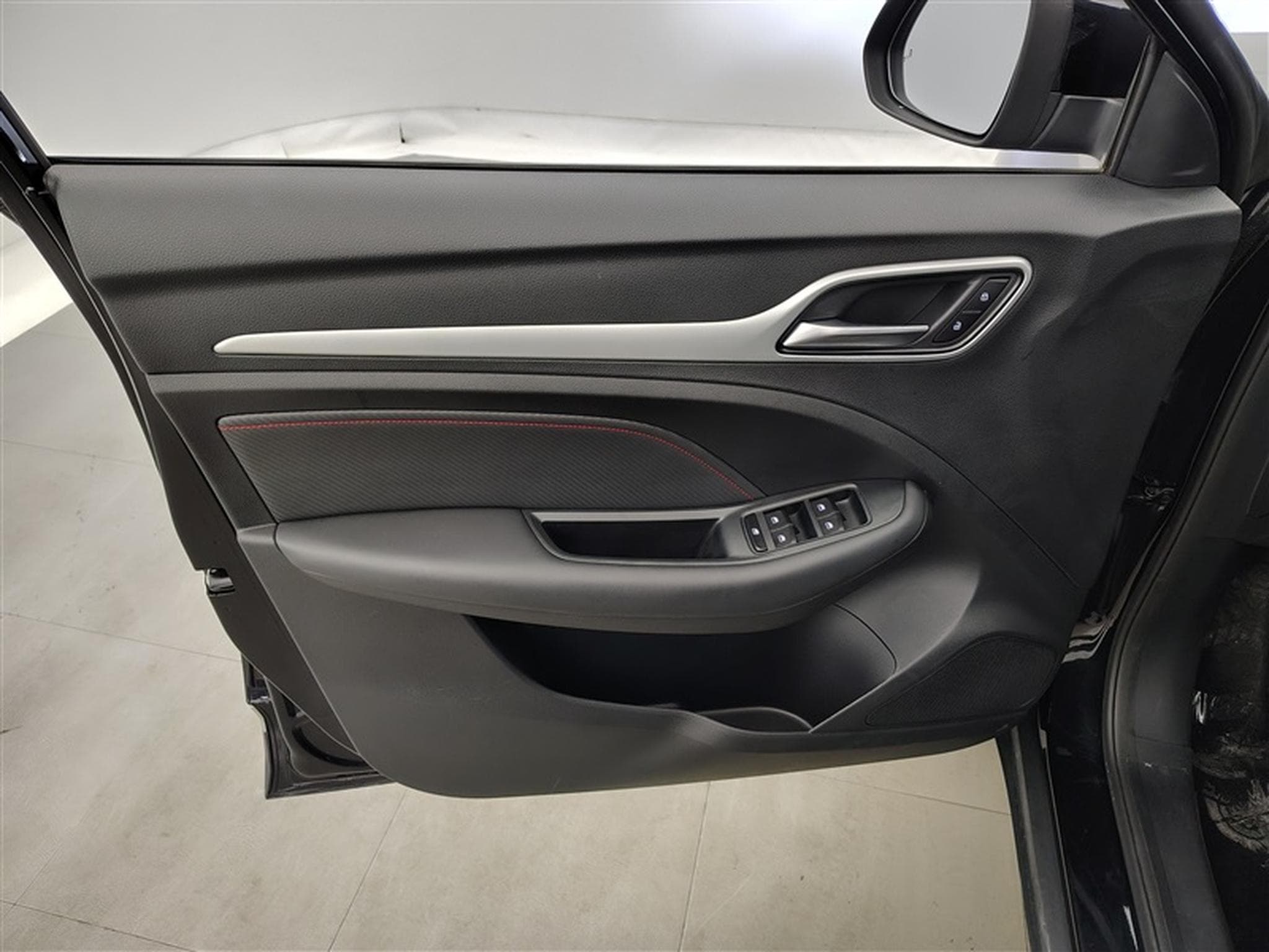 MG ZS 1.0 T-GDi Luxury AT (2023) - Photo 17