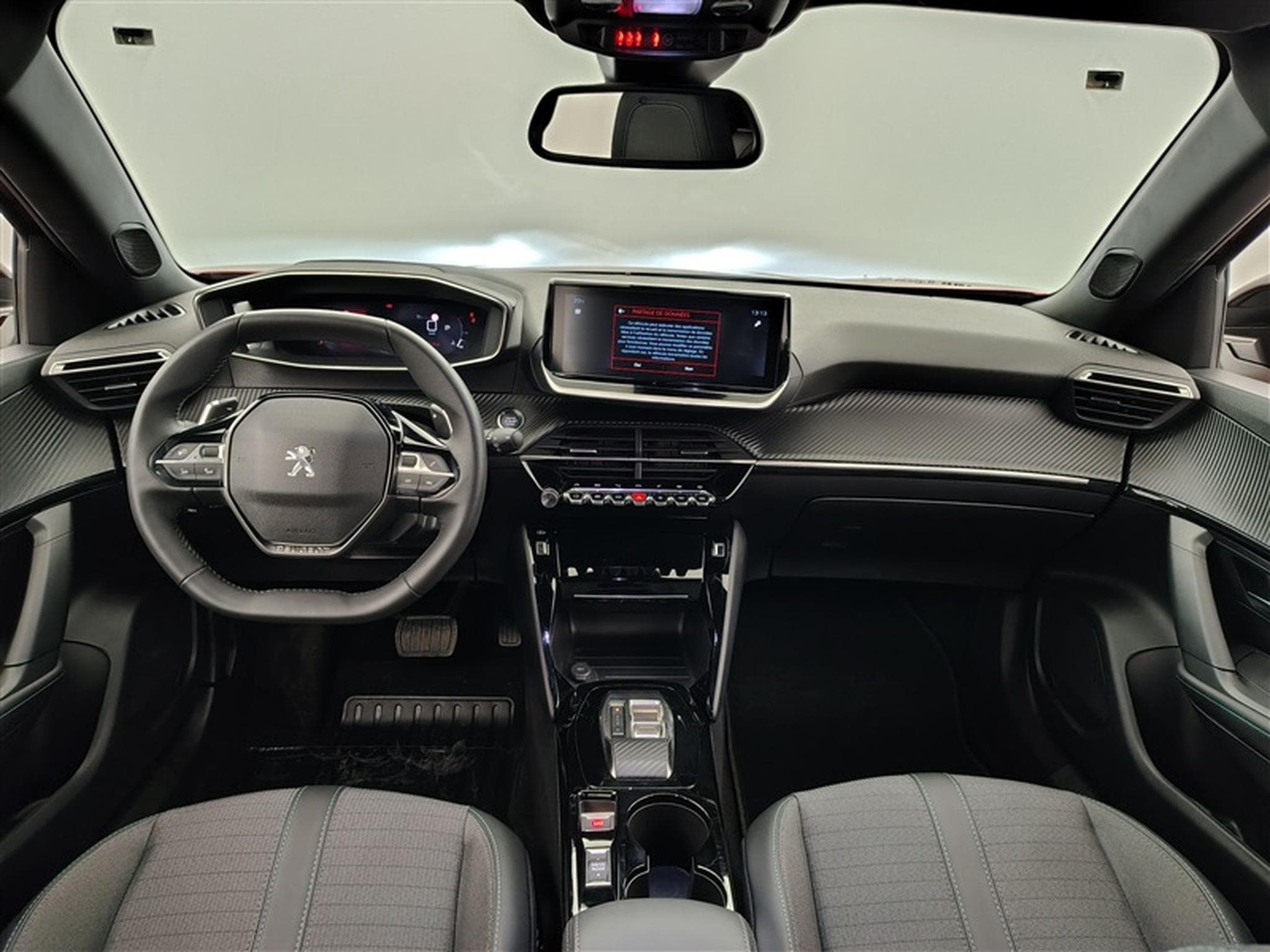 Peugeot 2008 1.2 PureTech Allure S&S (2023) - Photo 8