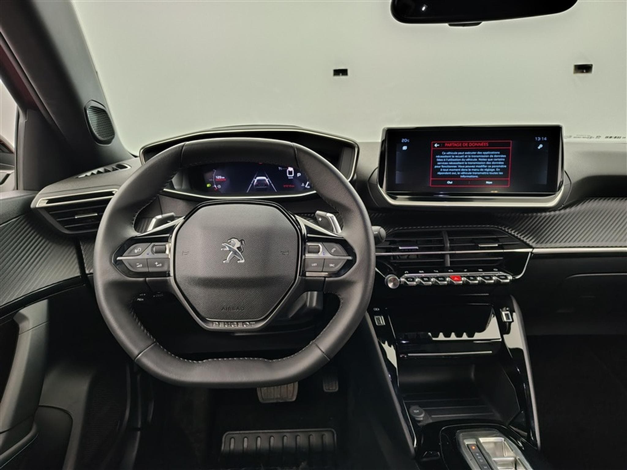 Peugeot 2008 1.2 PureTech Allure S&S (2023) - Photo 9