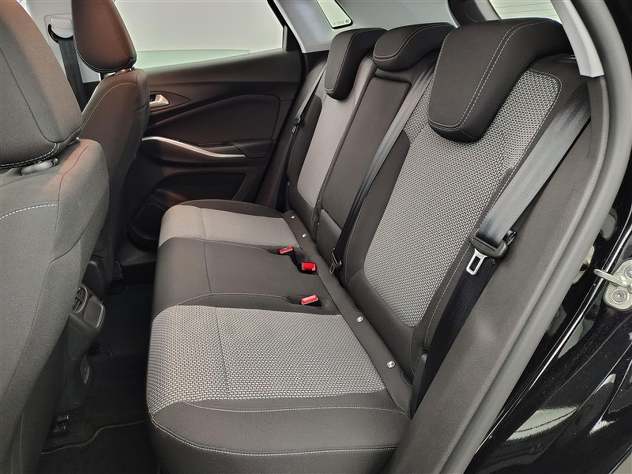 Opel Grandland PHEV 1.6 Turbo NAVI / FULL LED / CLIM (2022) - Photo 13