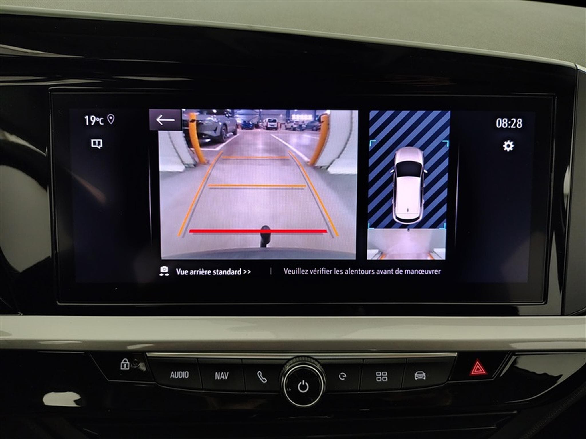 Opel Grandland PHEV 1.6 Turbo NAVI / FULL LED / CLIM (2022) - Photo 18
