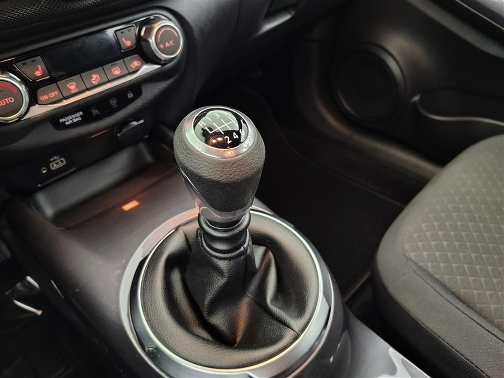 Nissan Juke 1.0 DIG-T 2WD Business Edition (2020) - Photo 12