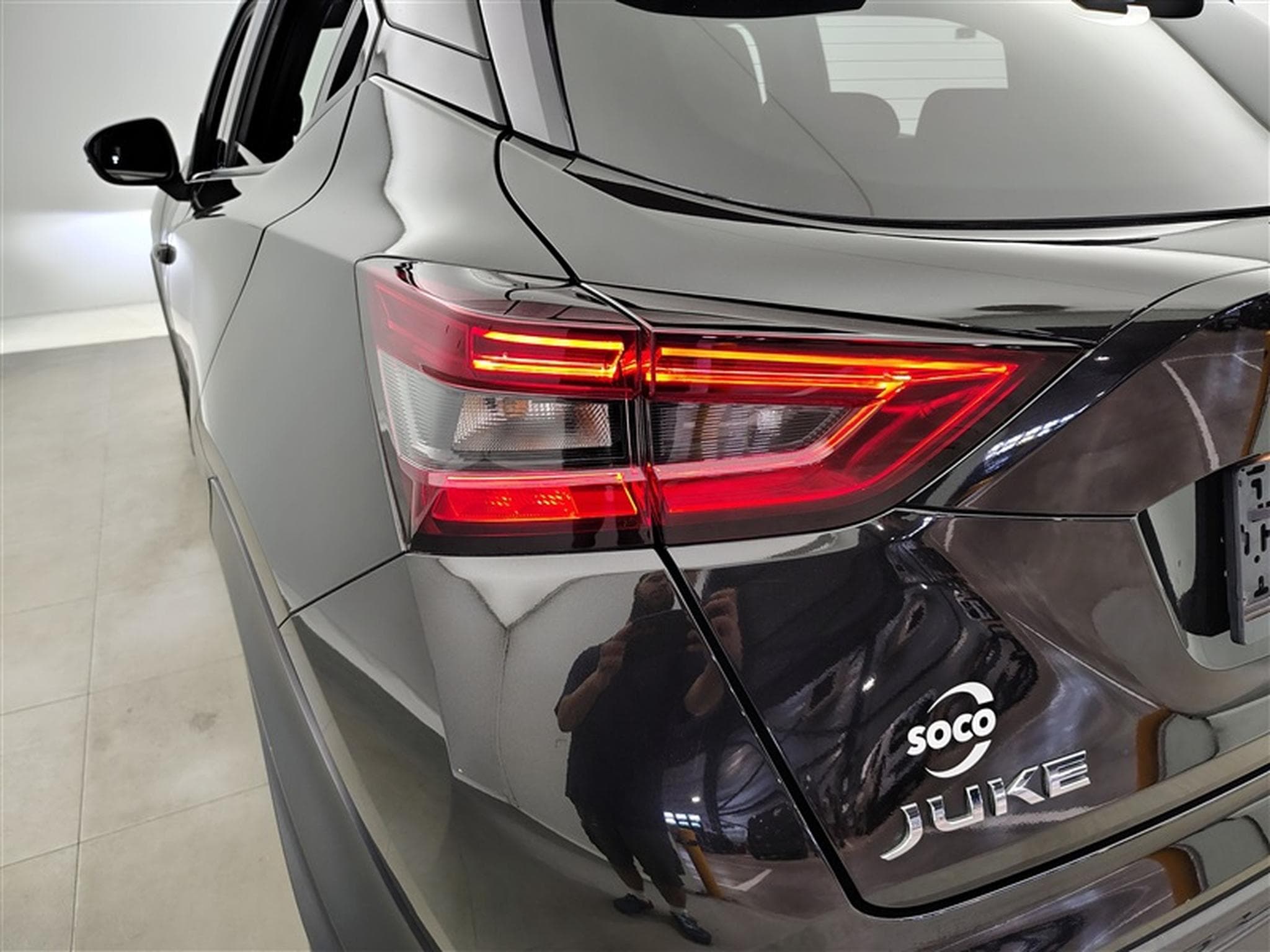 Nissan Juke 1.0 DIG-T 2WD Business Edition (2020) - Photo 16