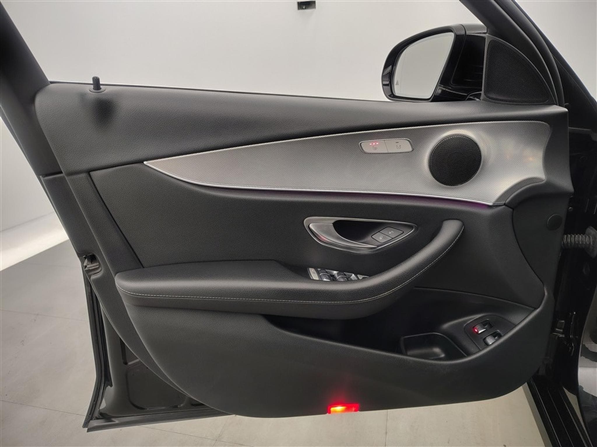 Mercedes E 200 E 200 d 9G-Tronic Avantgarde CUIR SPORT/NAVI/FULL LED/CAMERA (2020) - Photo 17