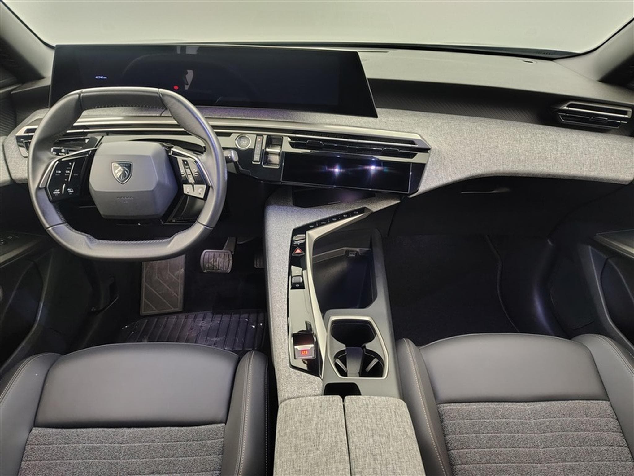 Peugeot 3008 1.2 HYBRID 145cv e-DSC6 Allure S-CUIR / NAVI / CAMERA (2025) - Photo 8