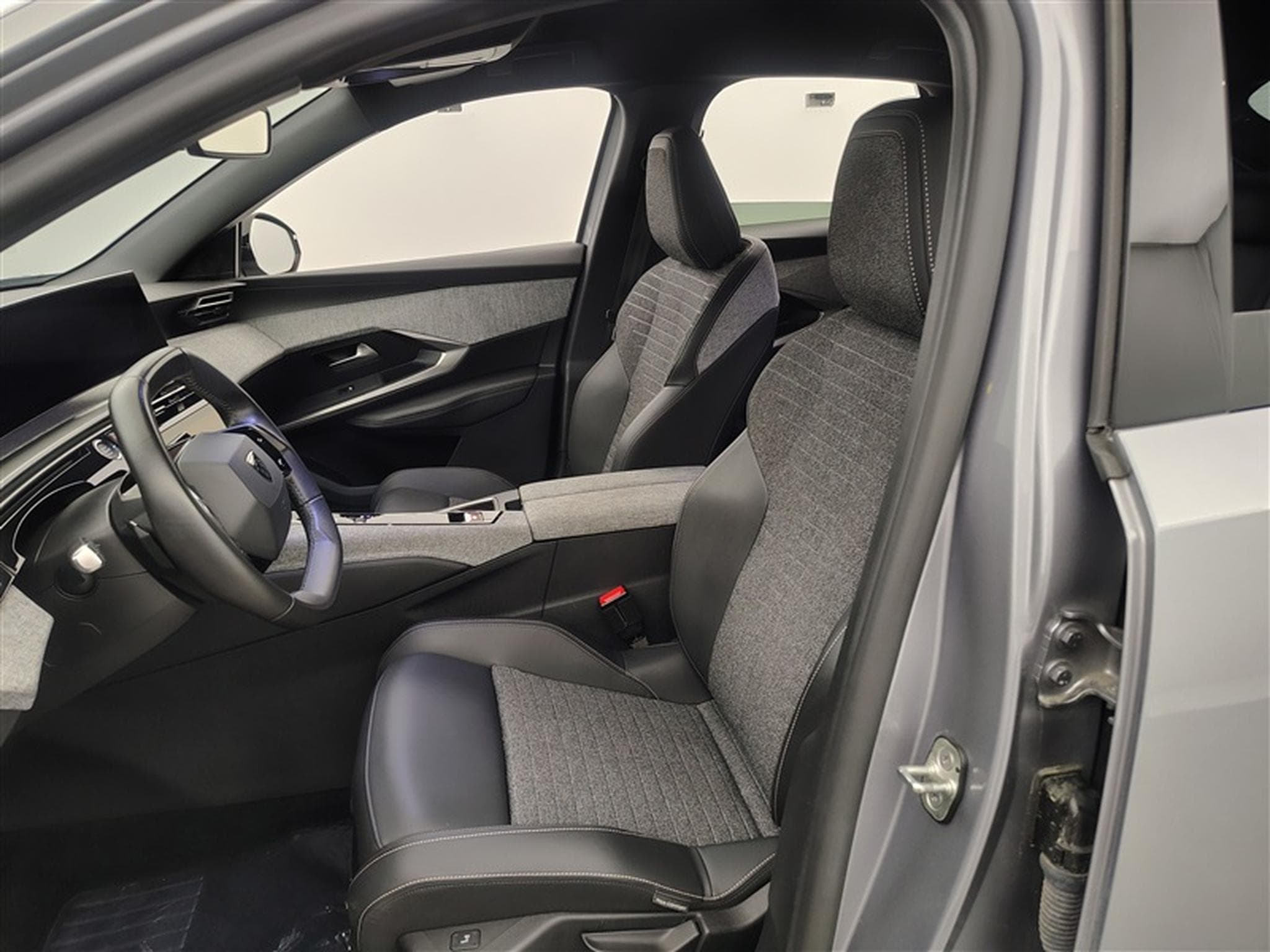 Peugeot 3008 1.2 HYBRID 145cv e-DSC6 Allure S-CUIR / NAVI / CAMERA (2025) - Photo 7