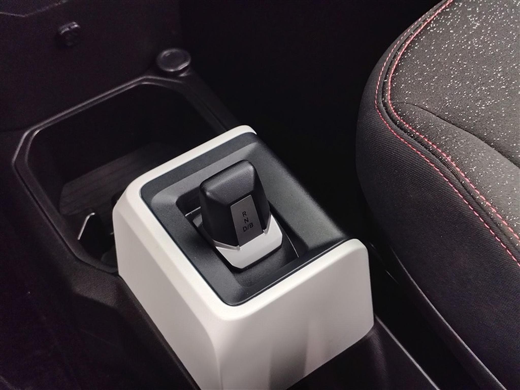 Dacia Spring 26.8 kWh Expression (2025) - Photo 12