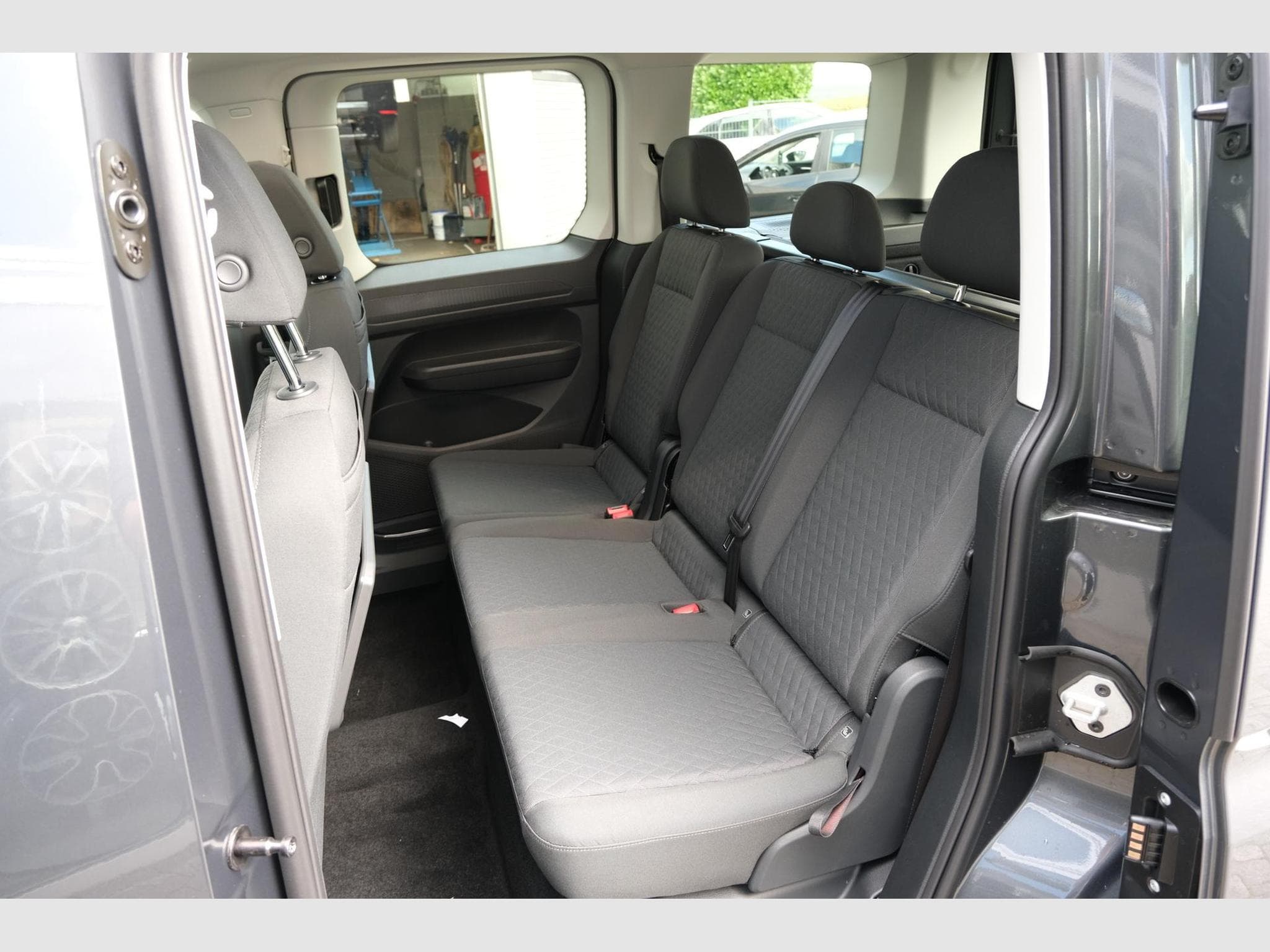 VW Caddy eHybrid Dark Label (2026) - Foto 8