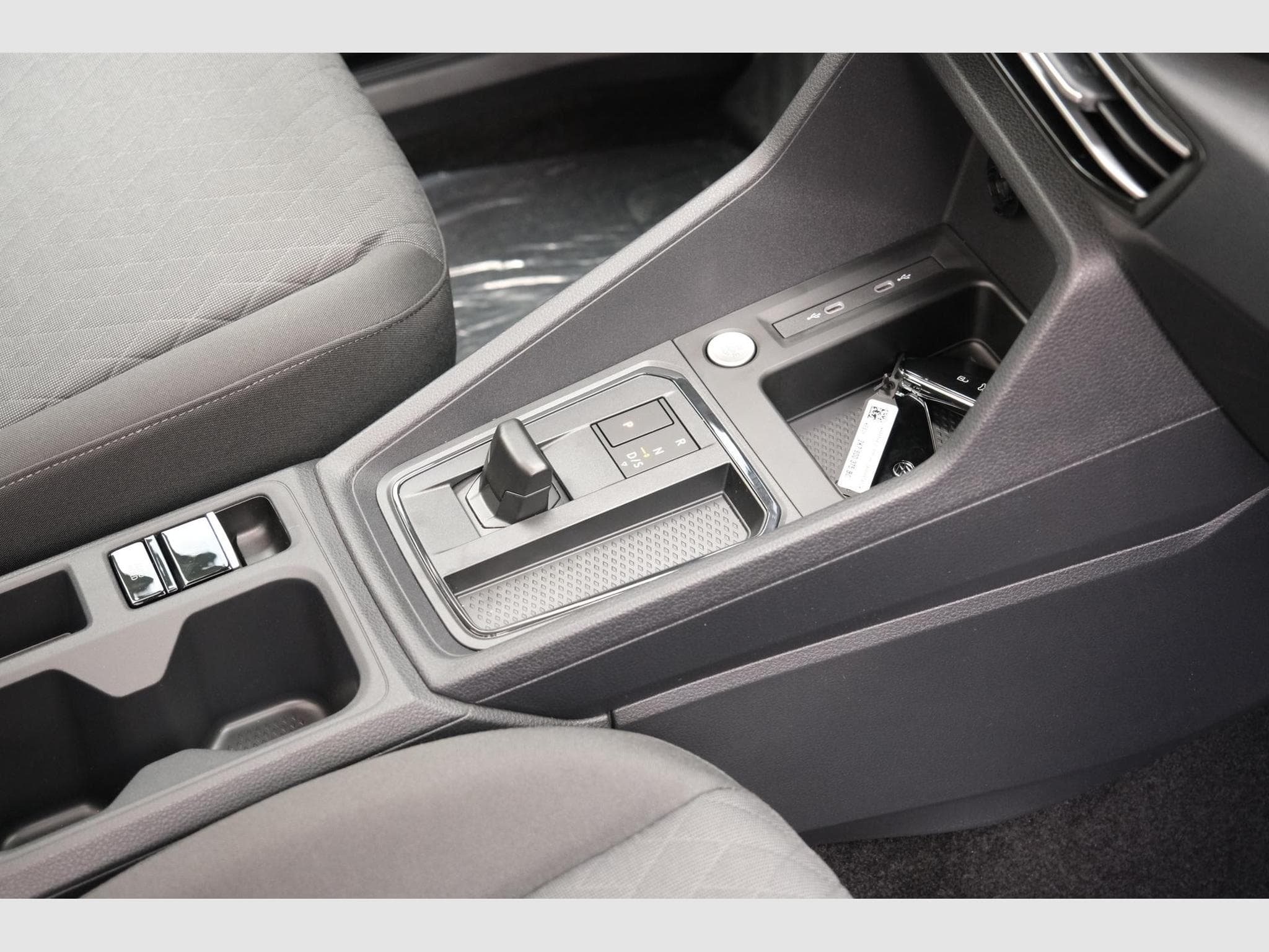 VW Caddy eHybrid Dark Label (2026) - Foto 23