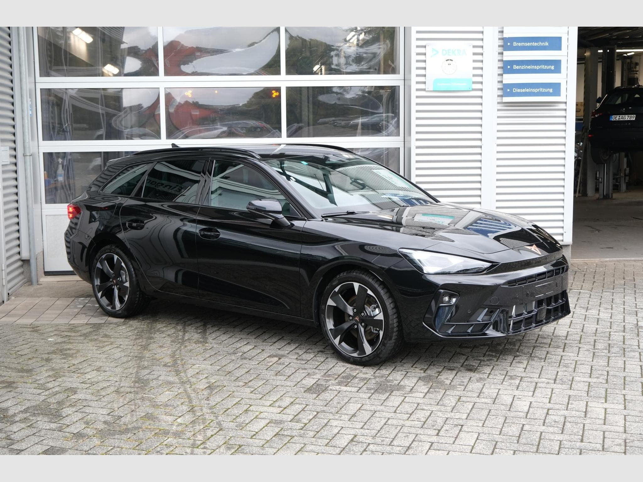Cupra Leon 1.5 eTSI DSG (2026) - Photo 3
