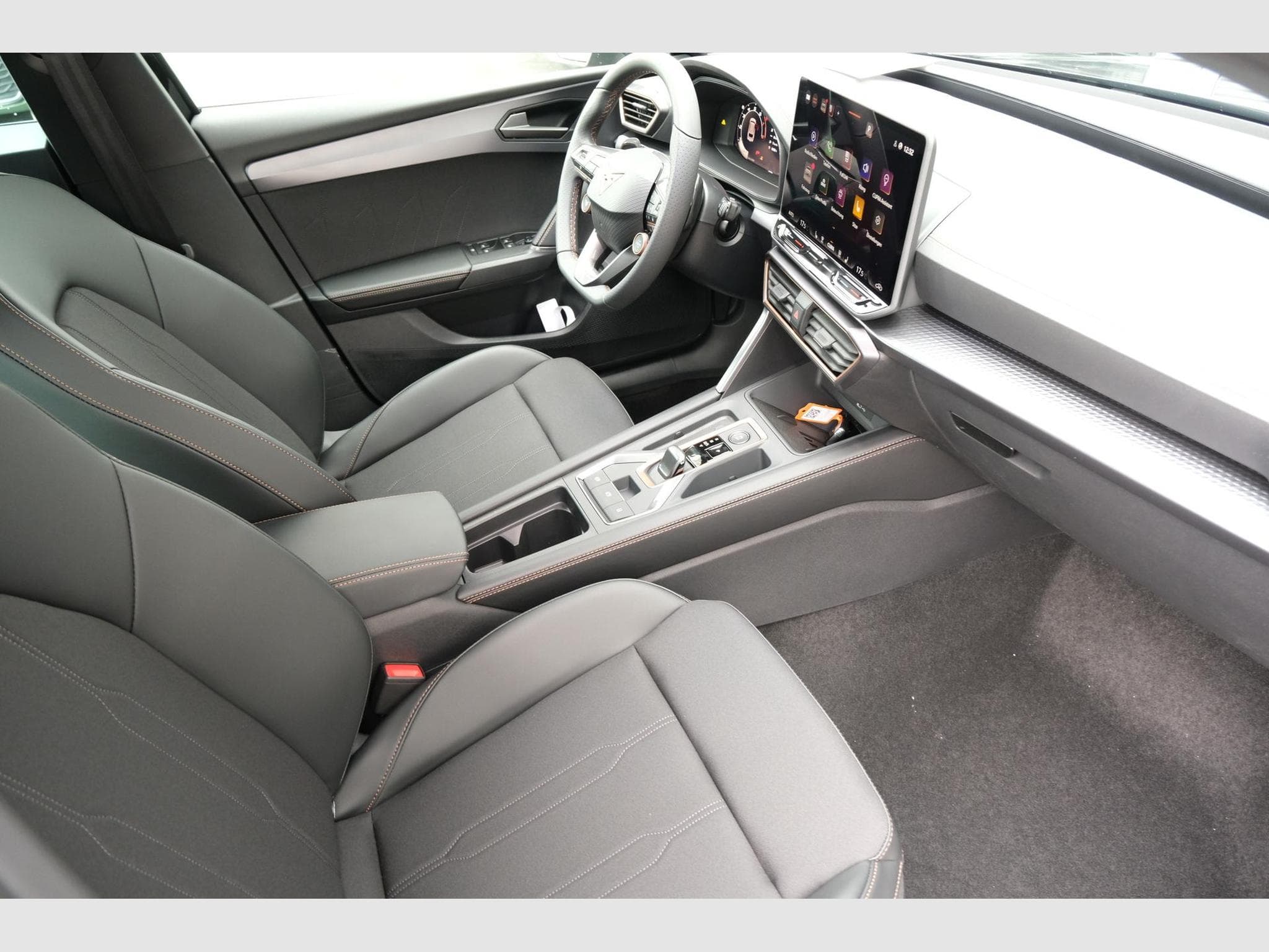Cupra Leon 1.5 eTSI DSG (2026) - Photo 6