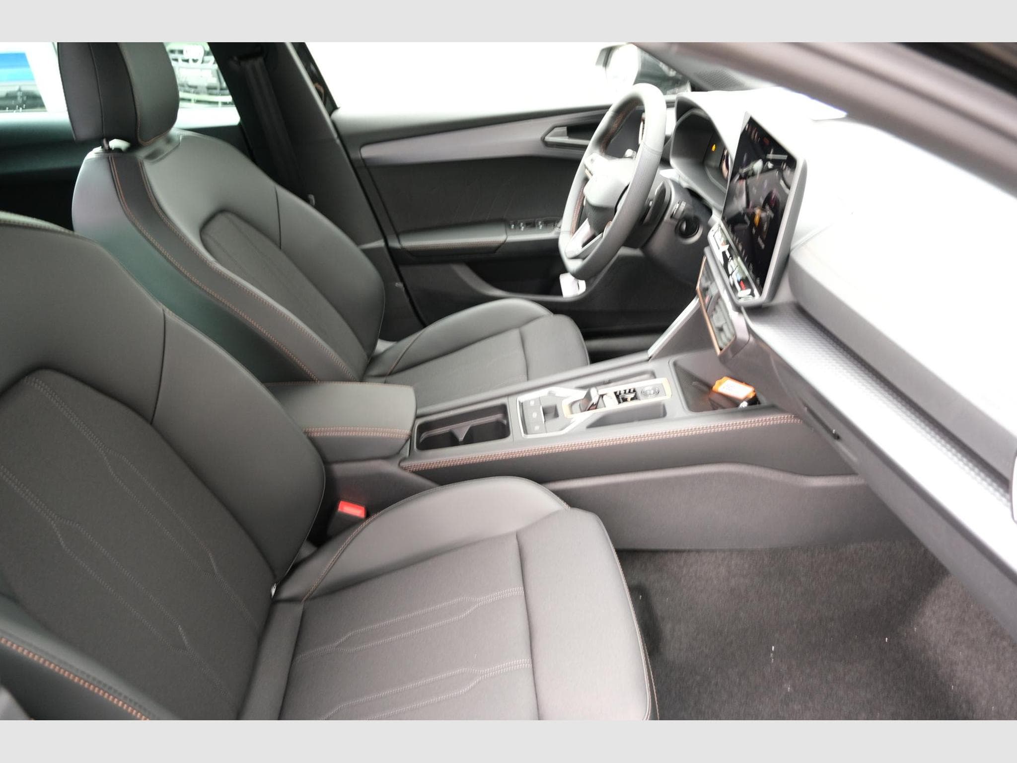 Cupra Leon 1.5 eTSI DSG (2026) - Photo 21