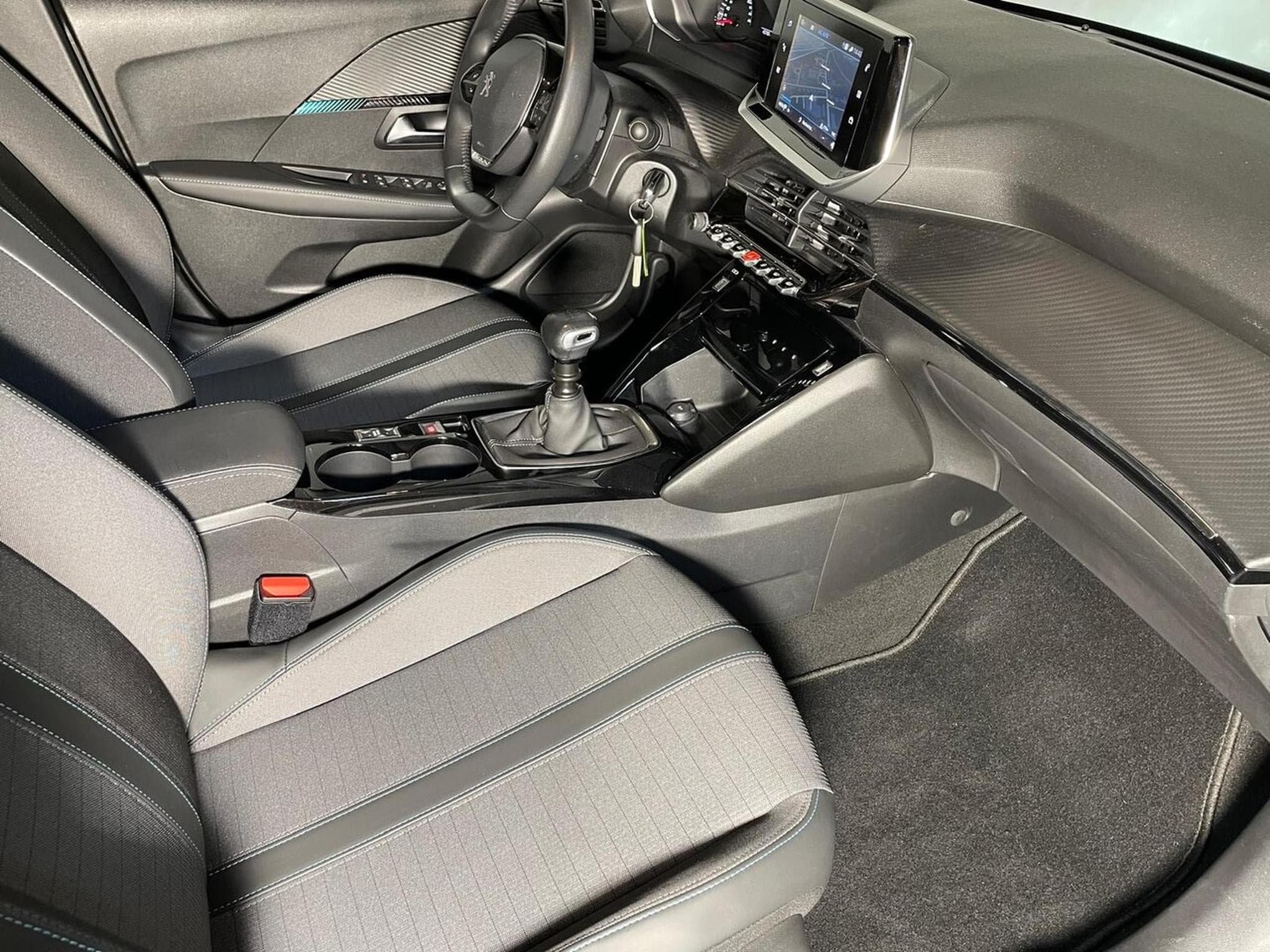 Peugeot 208 1.5 BLUEHDI 100 ALLURE GPS (2022) - Photo 10