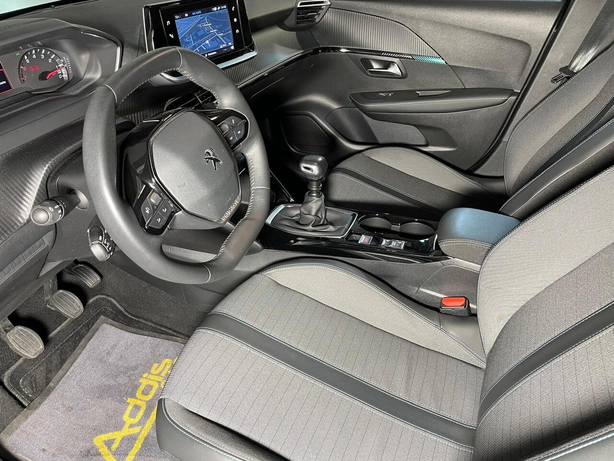 Peugeot 208 1.5 BLUEHDI 100 ALLURE GPS (2022) - Photo 9