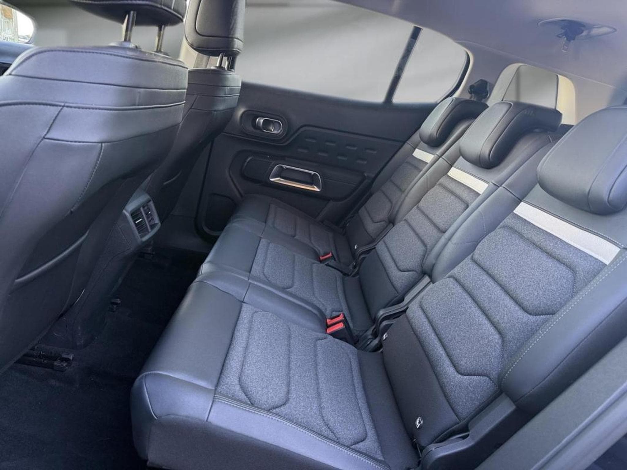 Citroën C5 Aircross -39% 1.2 Hybride 145ch e-DSC6 MAX (2025) - Photo 12