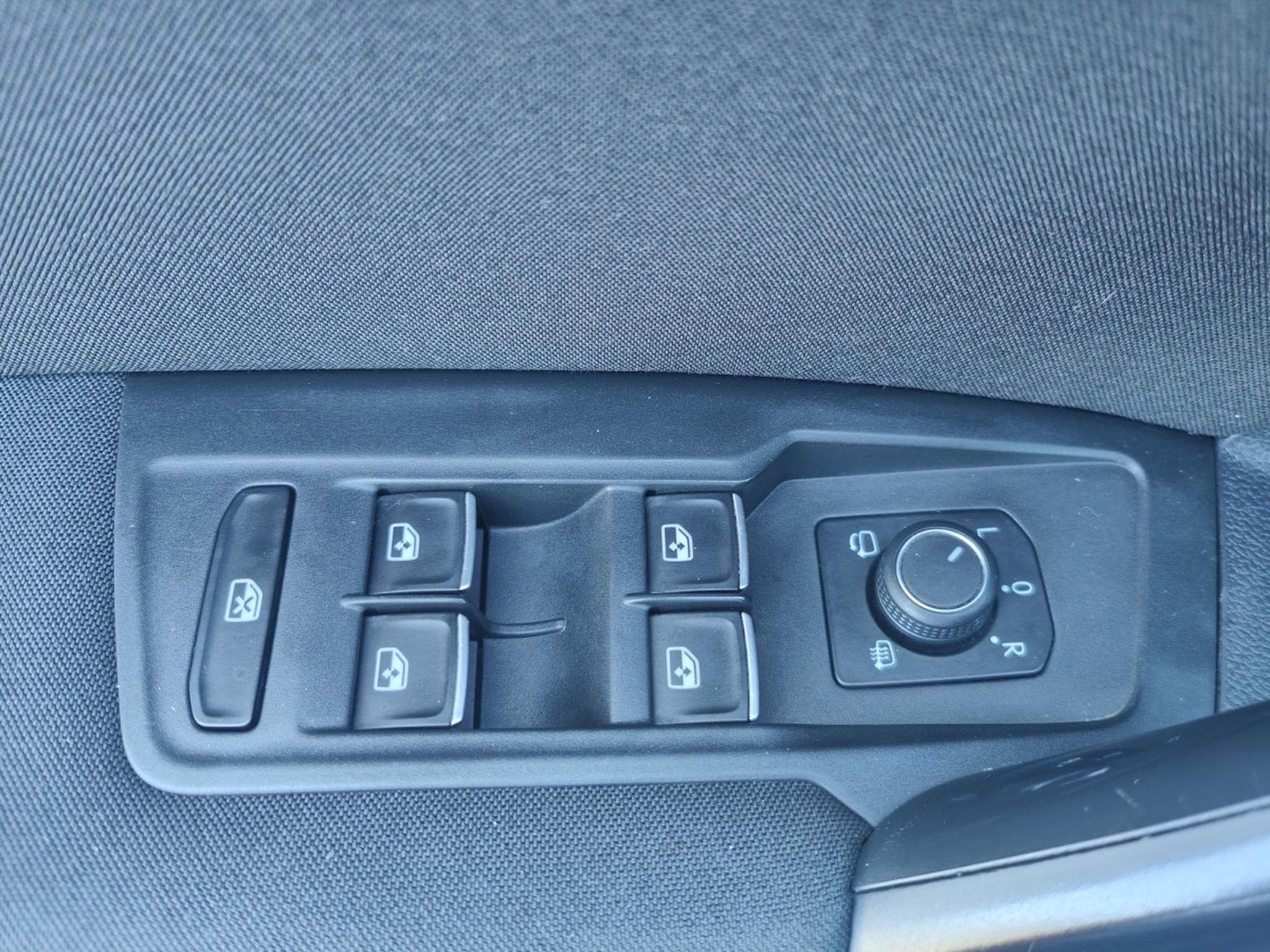VW Tiguan 1.4 TFSI R-LINE DSG CARPLAY BLUETOOTH GPS (2017) - Foto 13