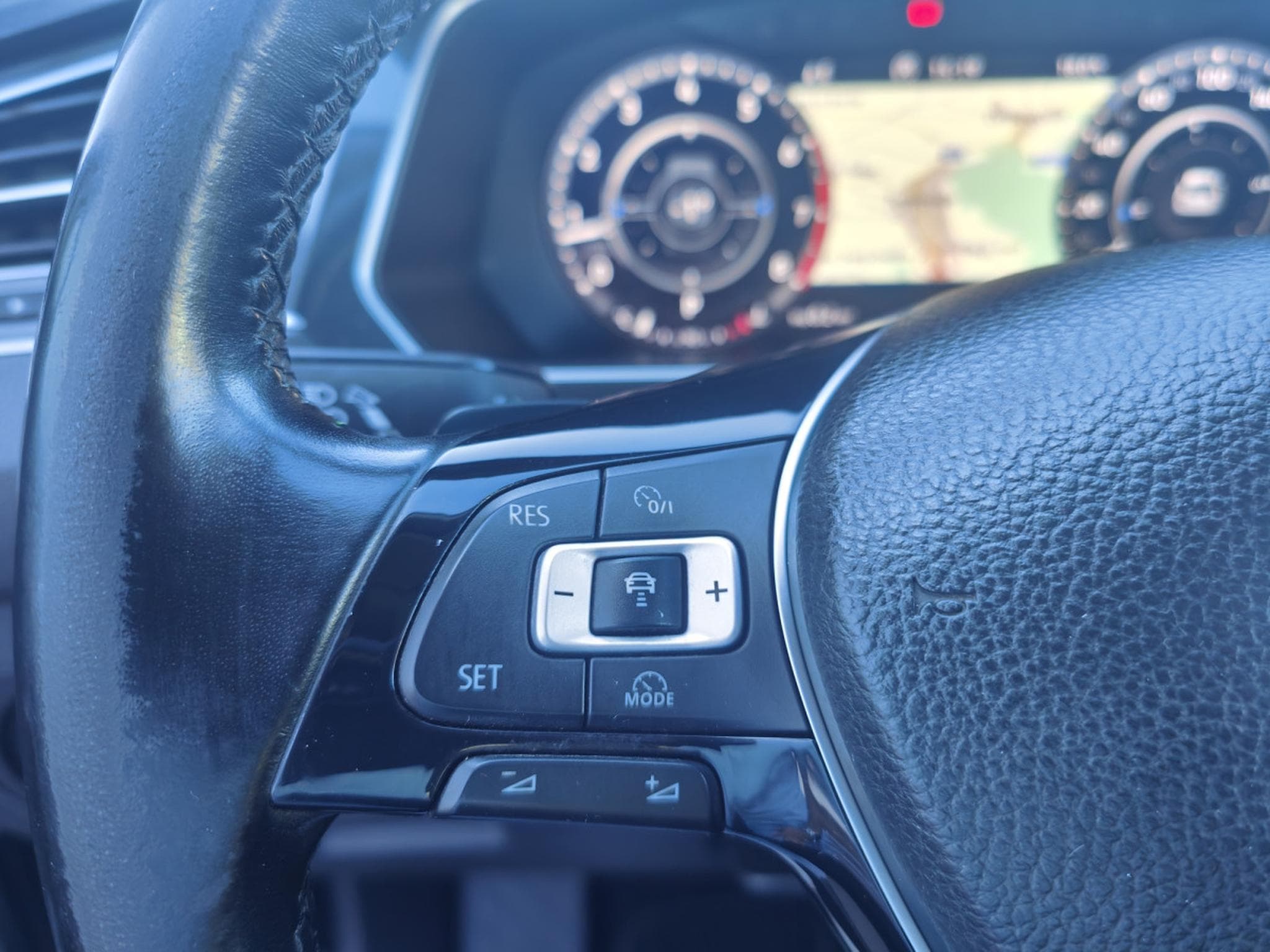 VW Tiguan 1.4 TFSI R-LINE DSG CARPLAY BLUETOOTH GPS (2017) - Foto 16
