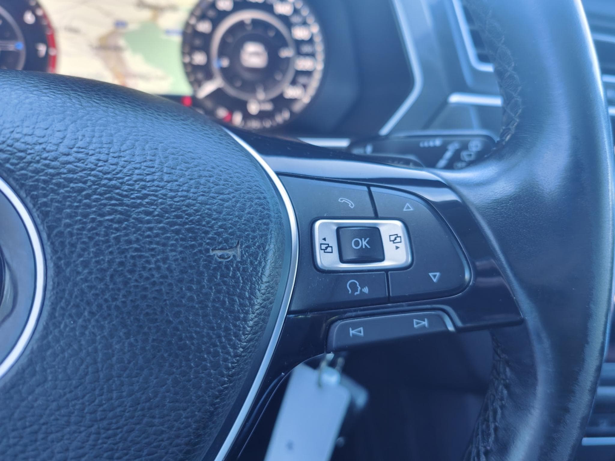 VW Tiguan 1.4 TFSI R-LINE DSG CARPLAY BLUETOOTH GPS (2017) - Foto 17