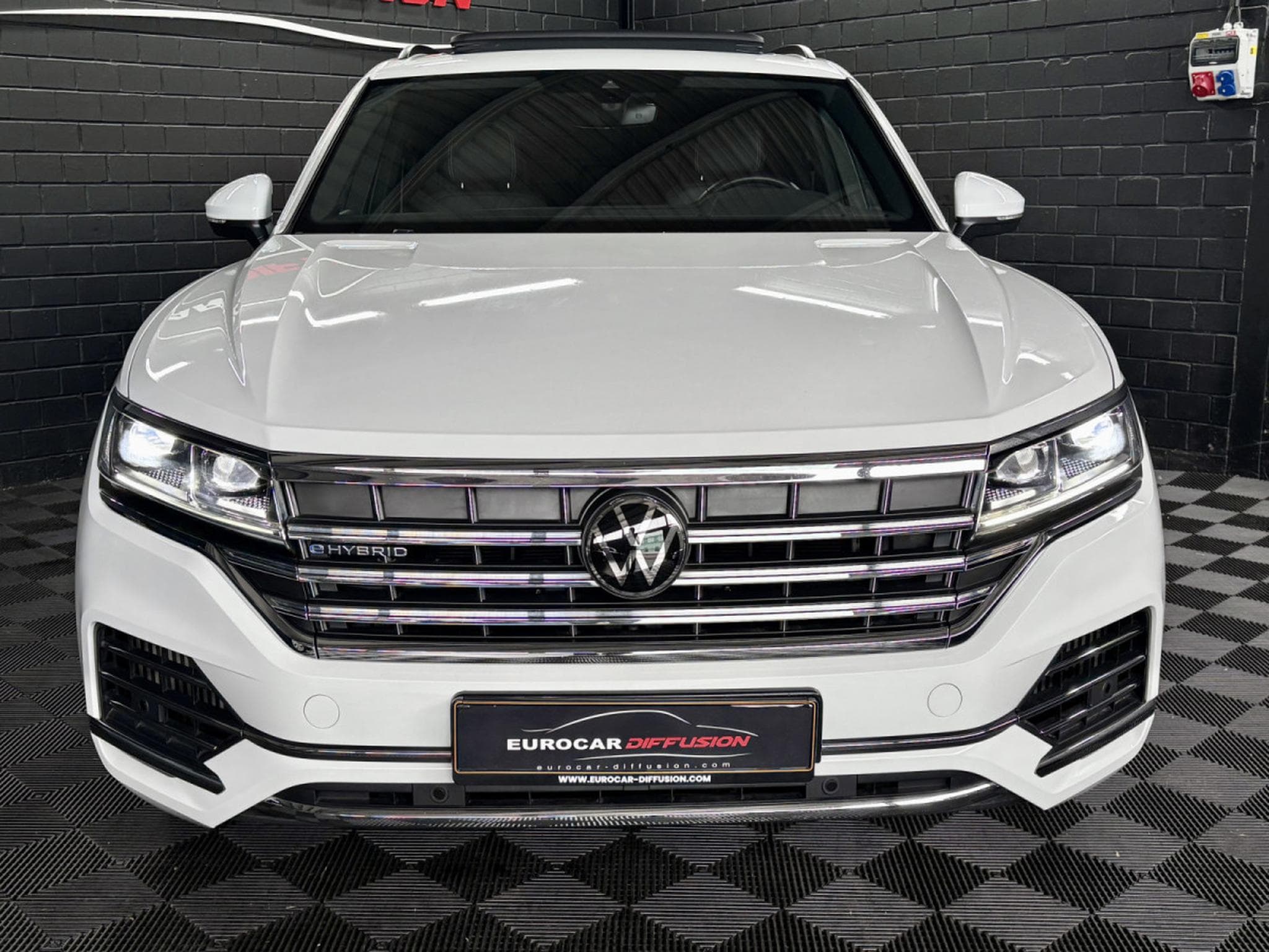 VW Touareg 3.0 TSi V6 eHybrid 4MOTION Elegance  381 CV (2022) - Foto 2