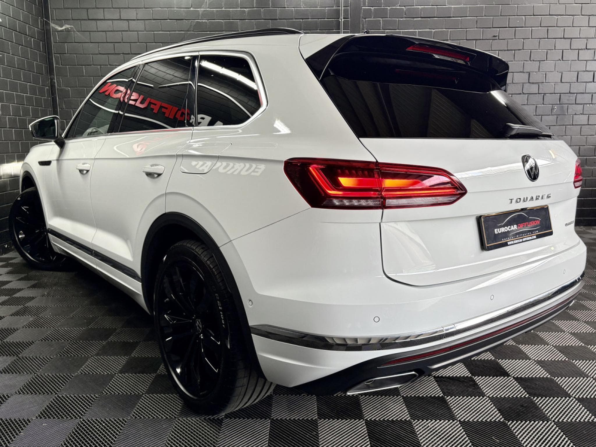 VW Touareg 3.0 TSi V6 eHybrid 4MOTION Elegance  381 CV (2022) - Foto 4
