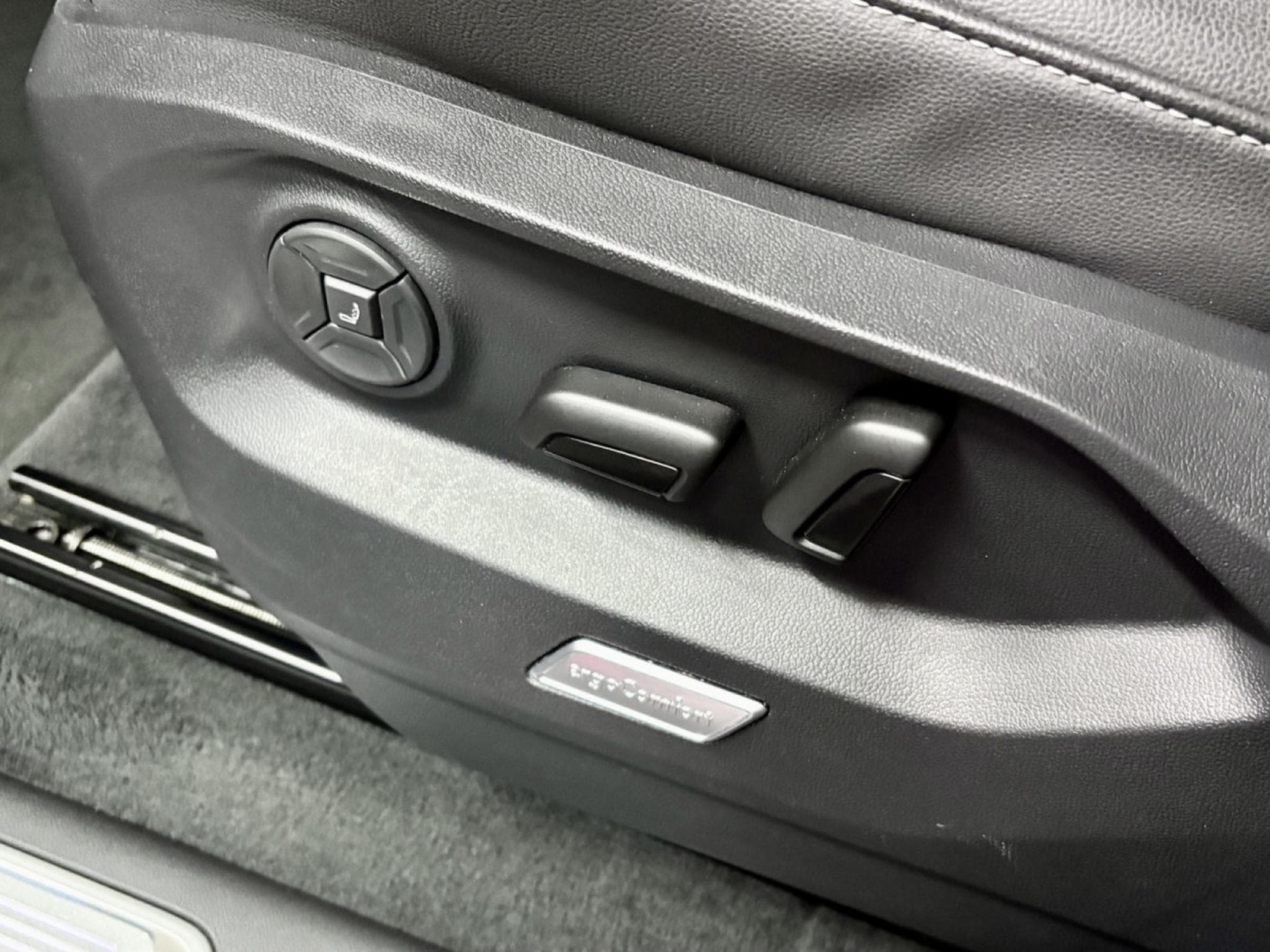 VW Touareg 3.0 TSi V6 eHybrid 4MOTION Elegance  381 CV (2022) - Foto 9