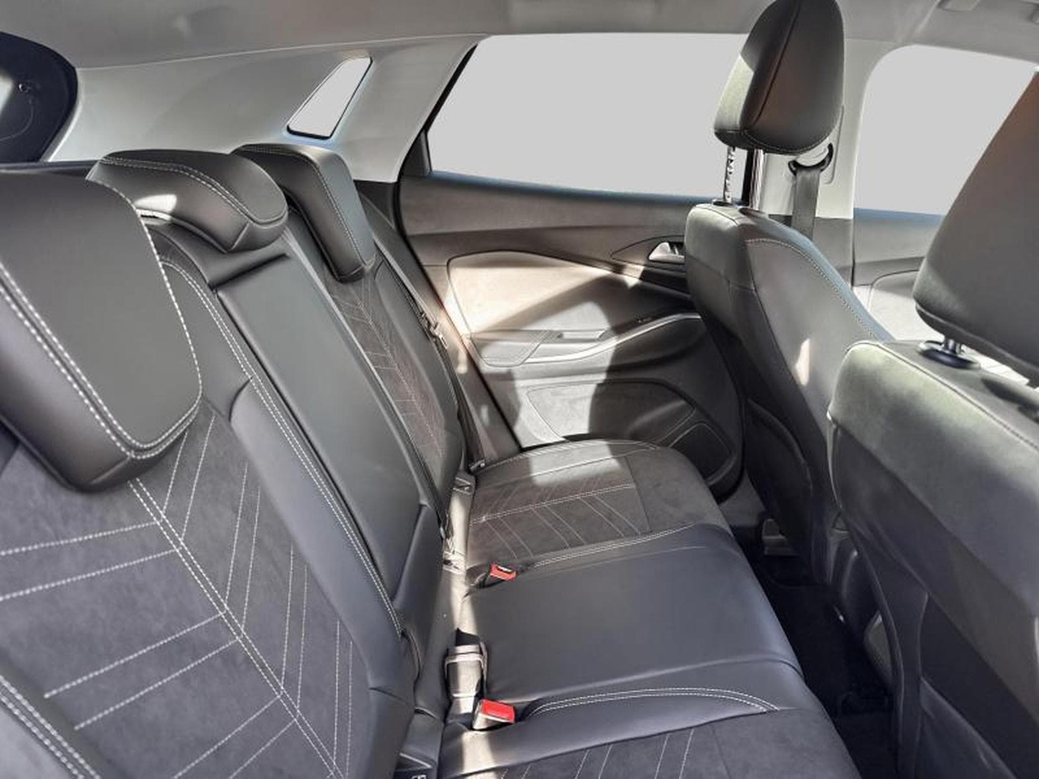 Opel Grandland GS Line (2022) - Photo 11