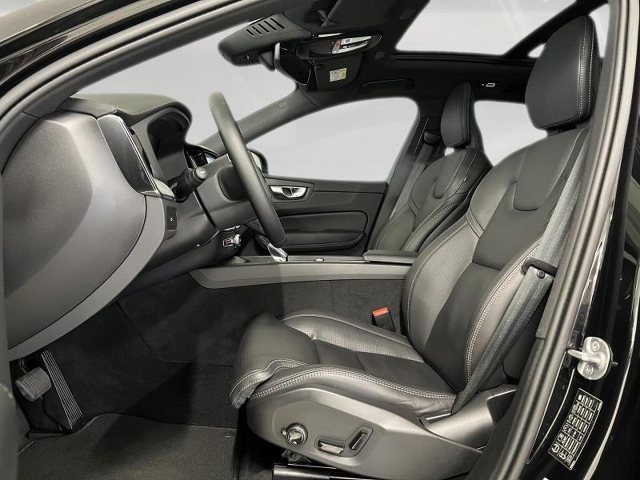 Volvo XC60 Black-Edition Ultra (2025) - Photo 10