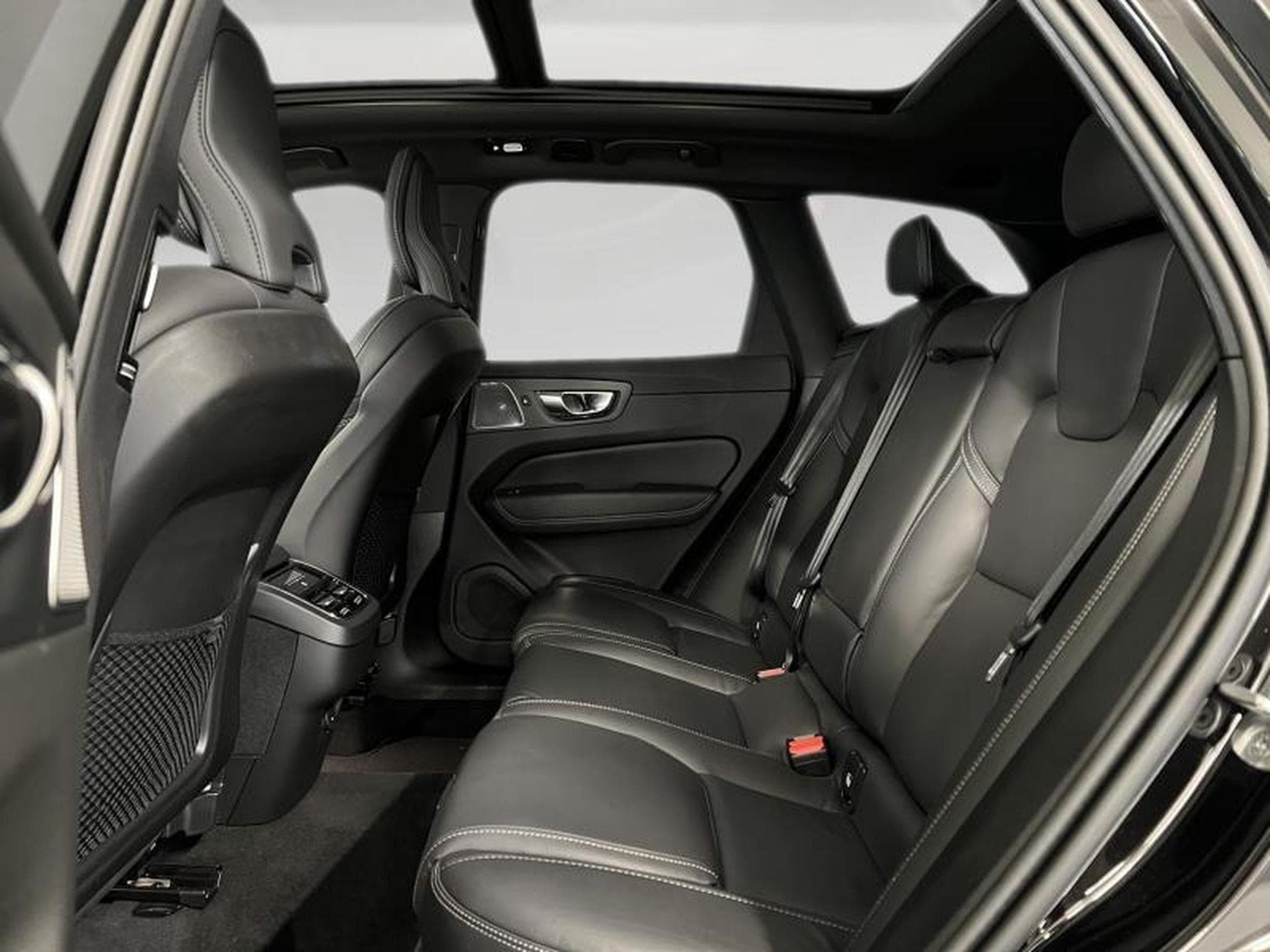 Volvo XC60 Black-Edition Ultra (2025) - Photo 19