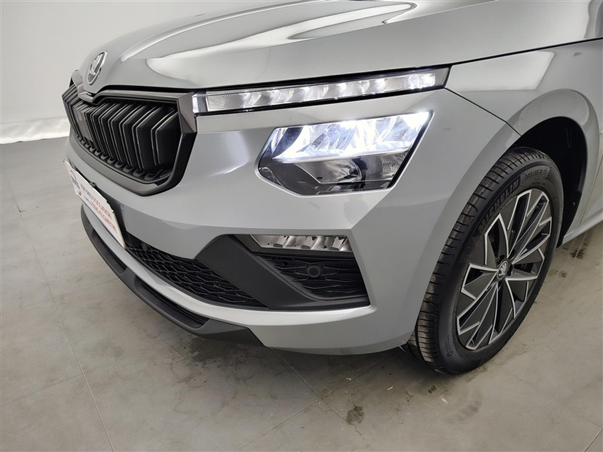 Skoda Kamiq 1.0 TSI 115cv DSG Black Dots CARPLAY / CAMERA / FULL LED (2026) - Photo 15