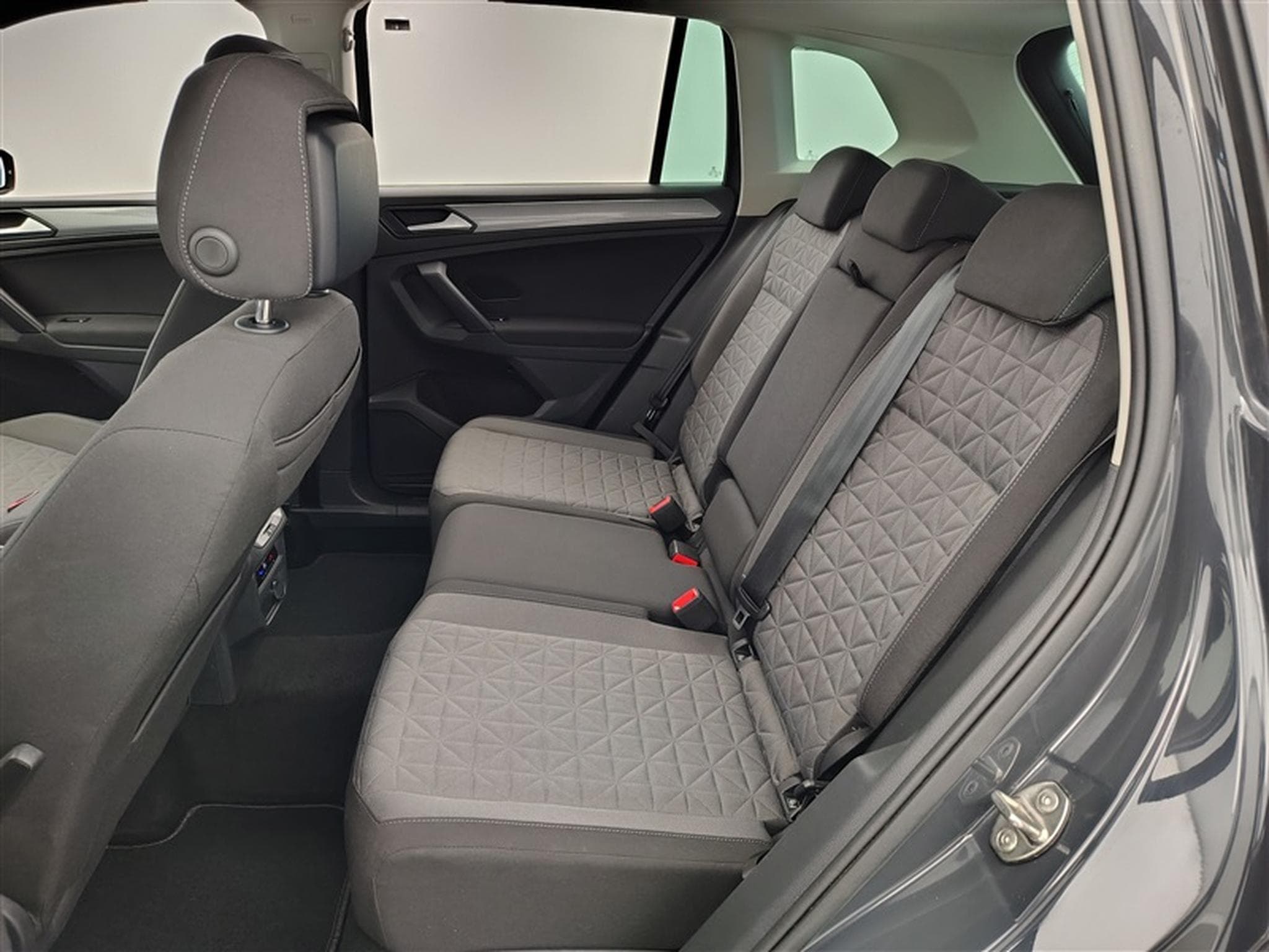 VW Tiguan 1.5 TSI Life Business OPF DSG (2022) - Photo 13