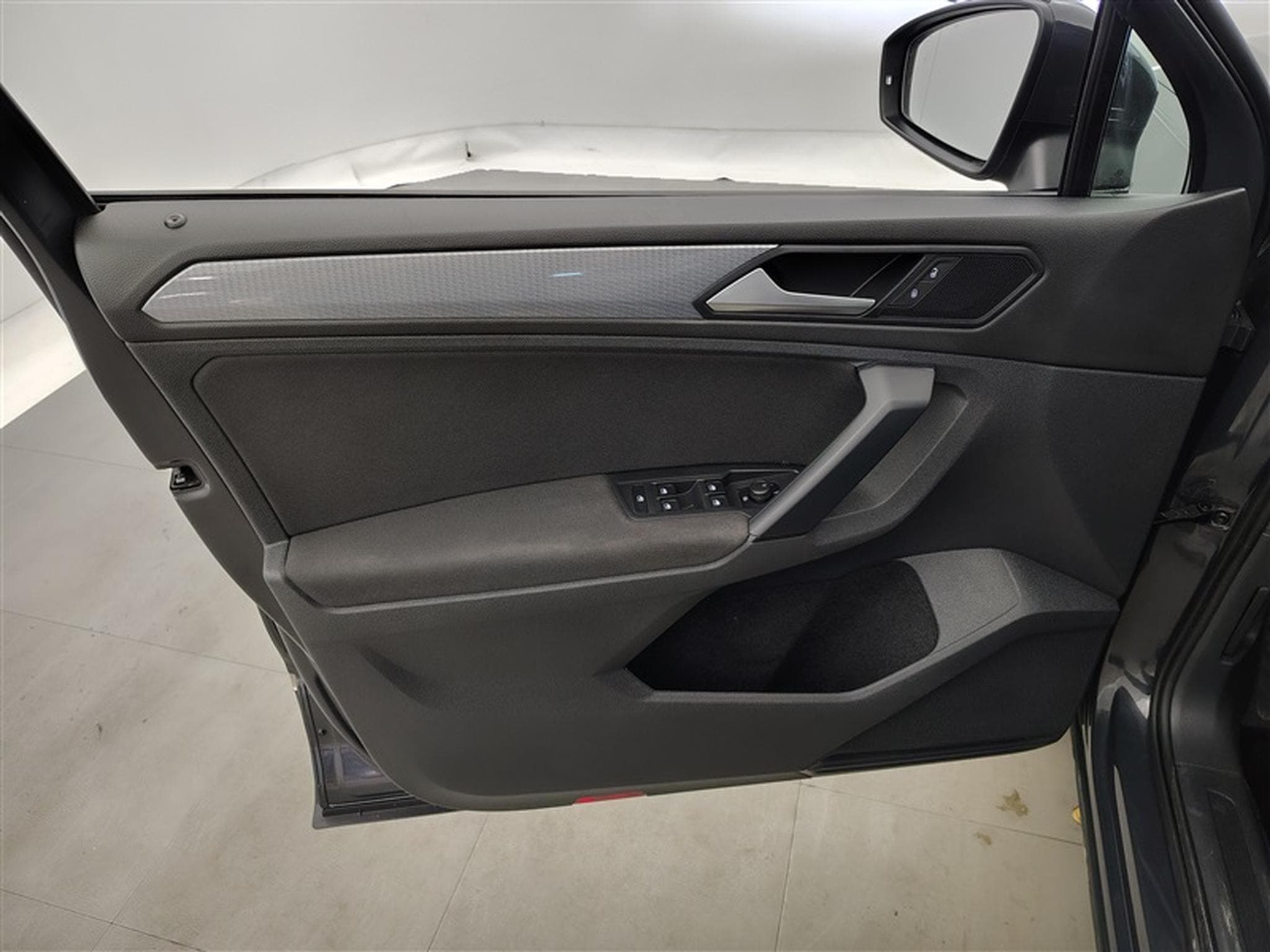 VW Tiguan 1.5 TSI Life Business OPF DSG (2022) - Photo 17