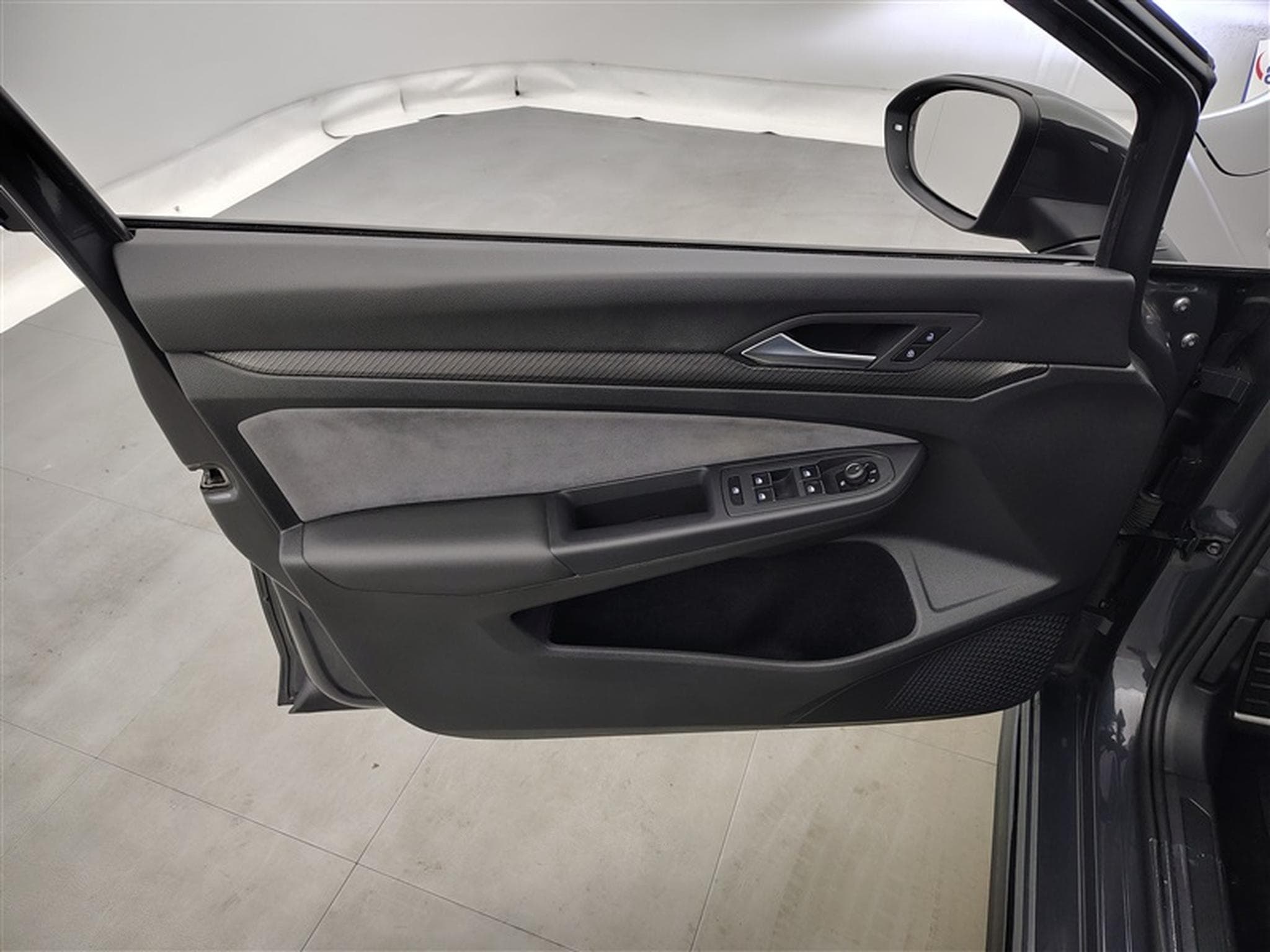 VW Golf 1.5 TSi 130Cv R-Line CARPLAY / FULL LED / ALU (2024) - Foto 16