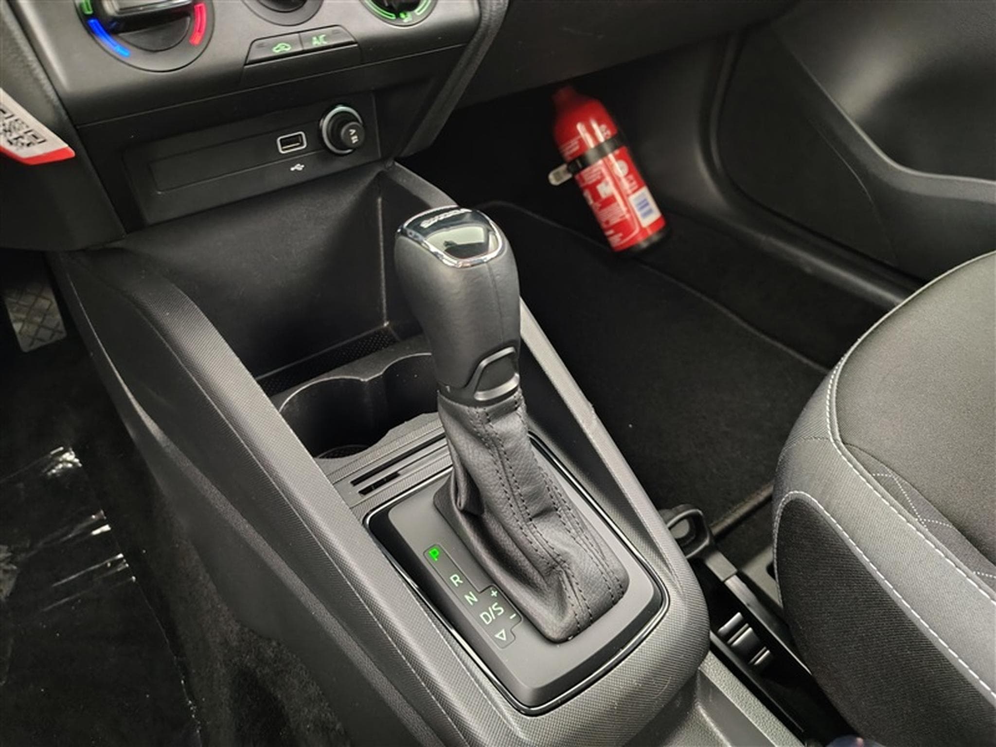 Skoda Fabia SW 1.0 TSI Ambition DSG/NAVI/LED/JA/PDC (2021) - Photo 12