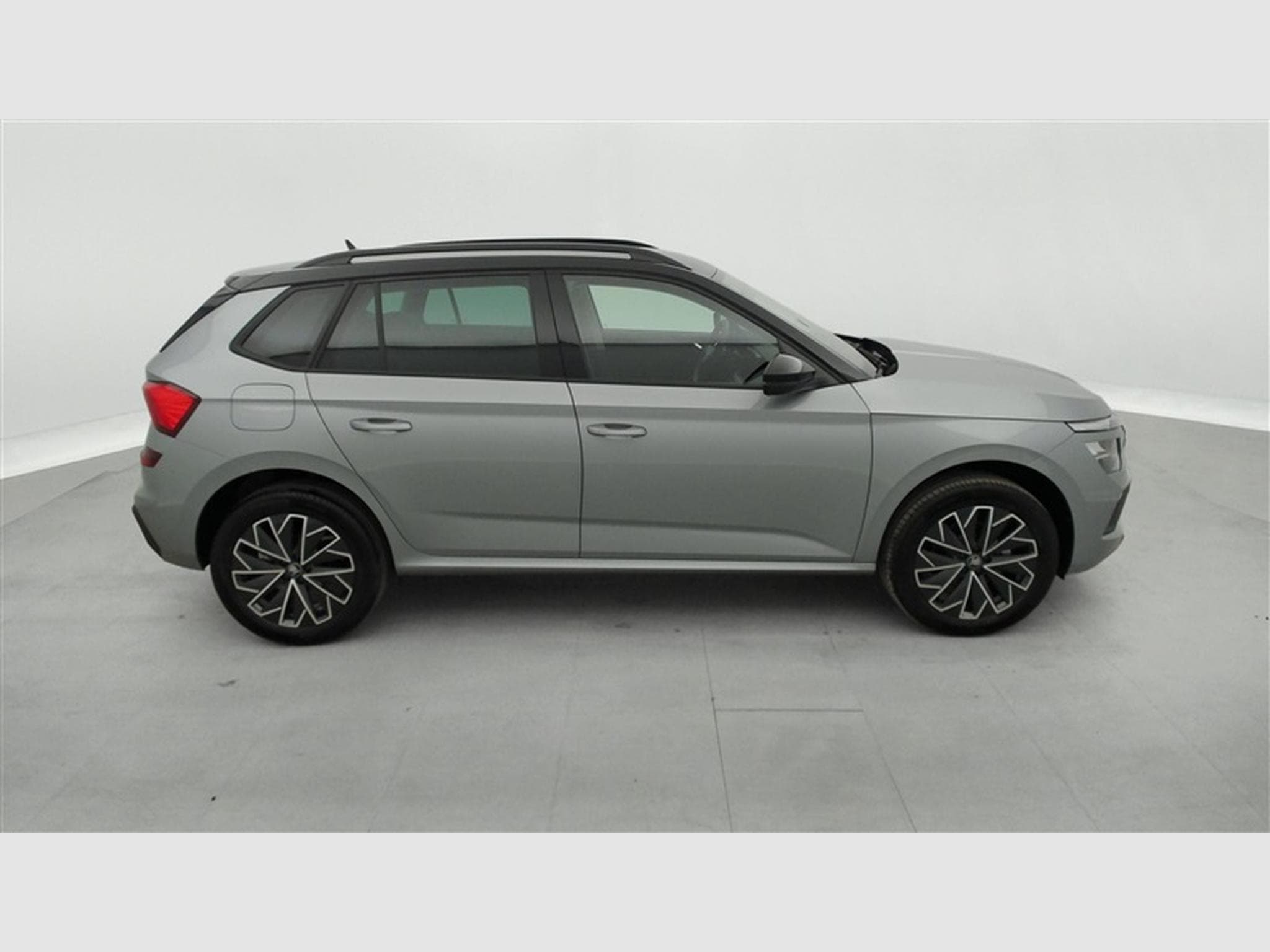 Skoda Kamiq 1.0 TSI 115cv DSG Black Dots CARPLAY / CAMERA / FULL LED (2026) - Photo 24