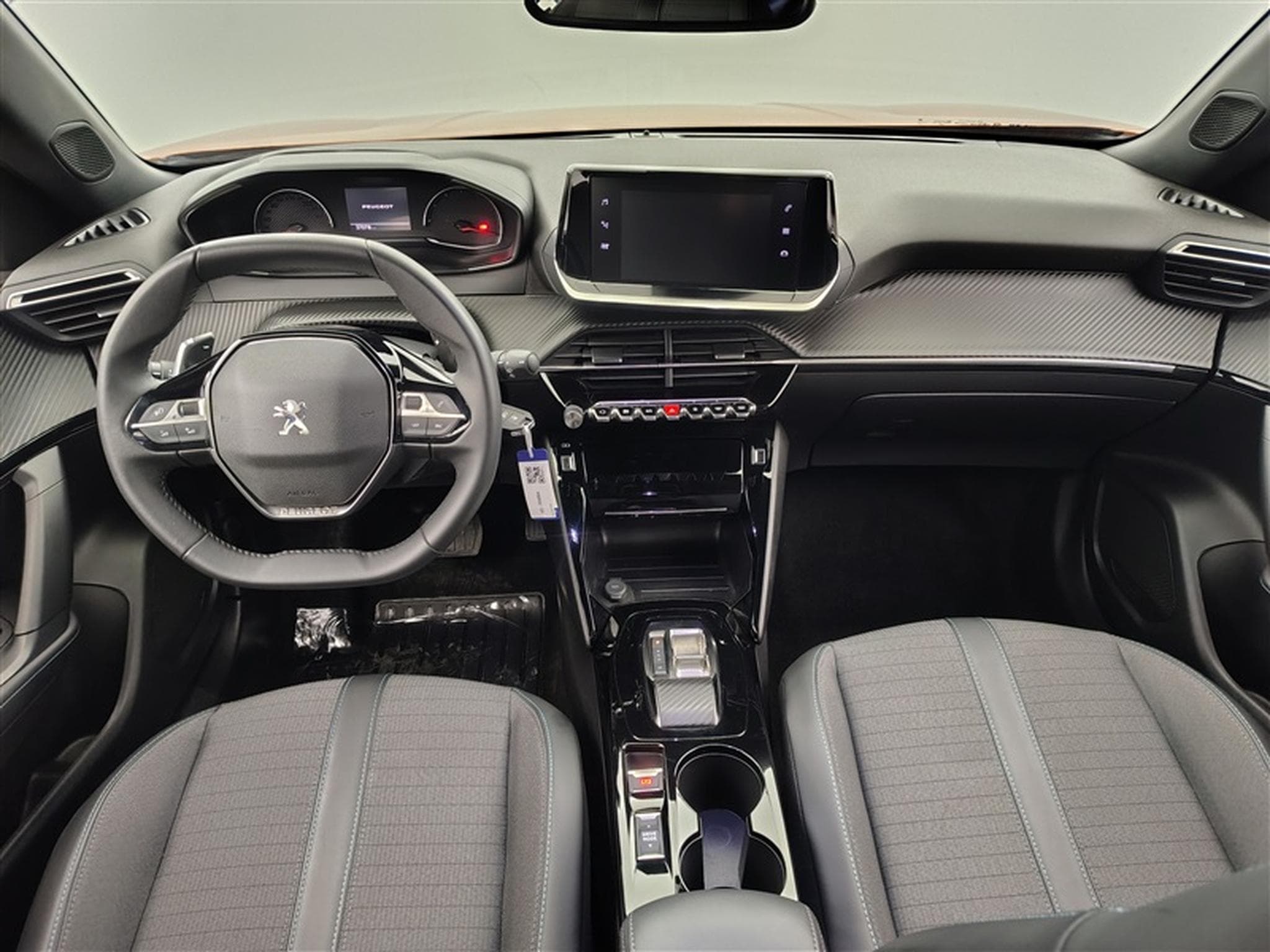 Peugeot 2008 1.2 PureTech 130Cv EAT8 Allure NAVI / CARPLAY / ALU (2023) - Foto 8