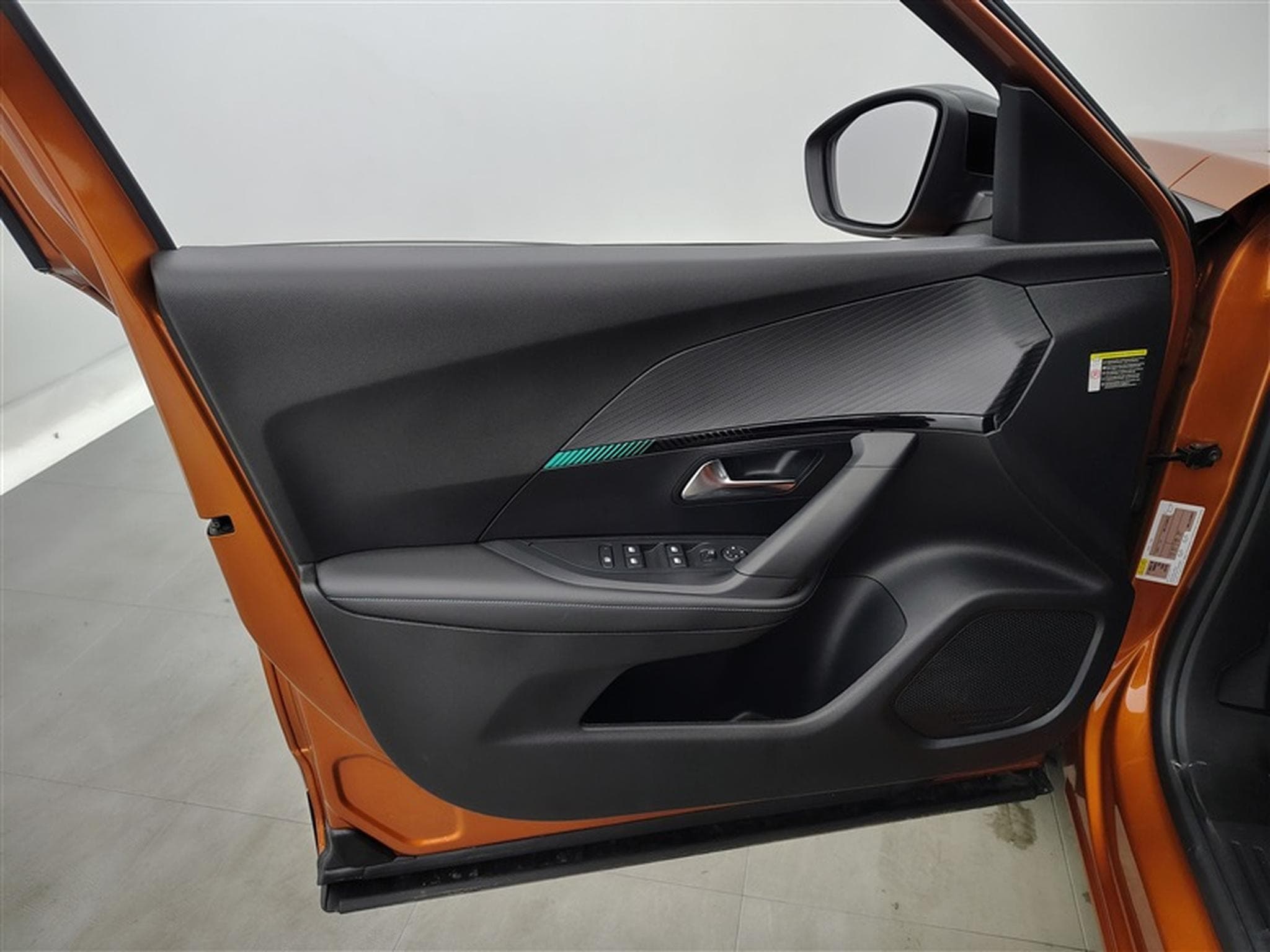 Peugeot 2008 1.2 PureTech 130Cv EAT8 Allure NAVI / CARPLAY / ALU (2023) - Foto 16