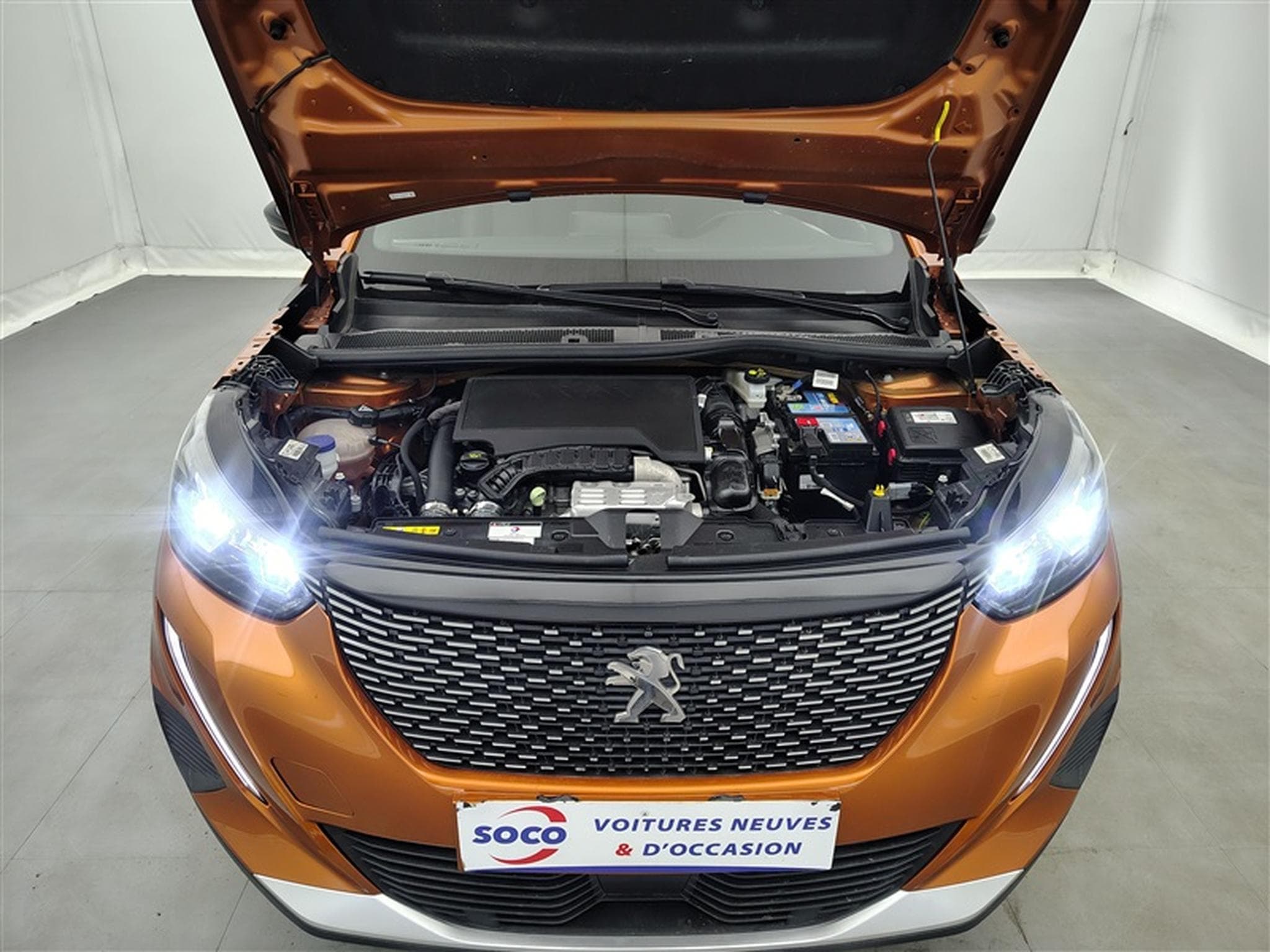 Peugeot 2008 1.2 PureTech 130Cv EAT8 Allure NAVI / CARPLAY / ALU (2023) - Foto 18