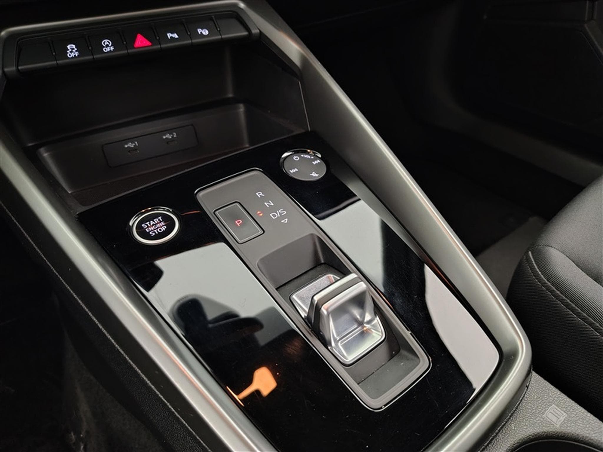 Audi A3 Sportback 35 TFSI S-Tronic Navi / Led / PDC av+ar (2023) - Photo 11
