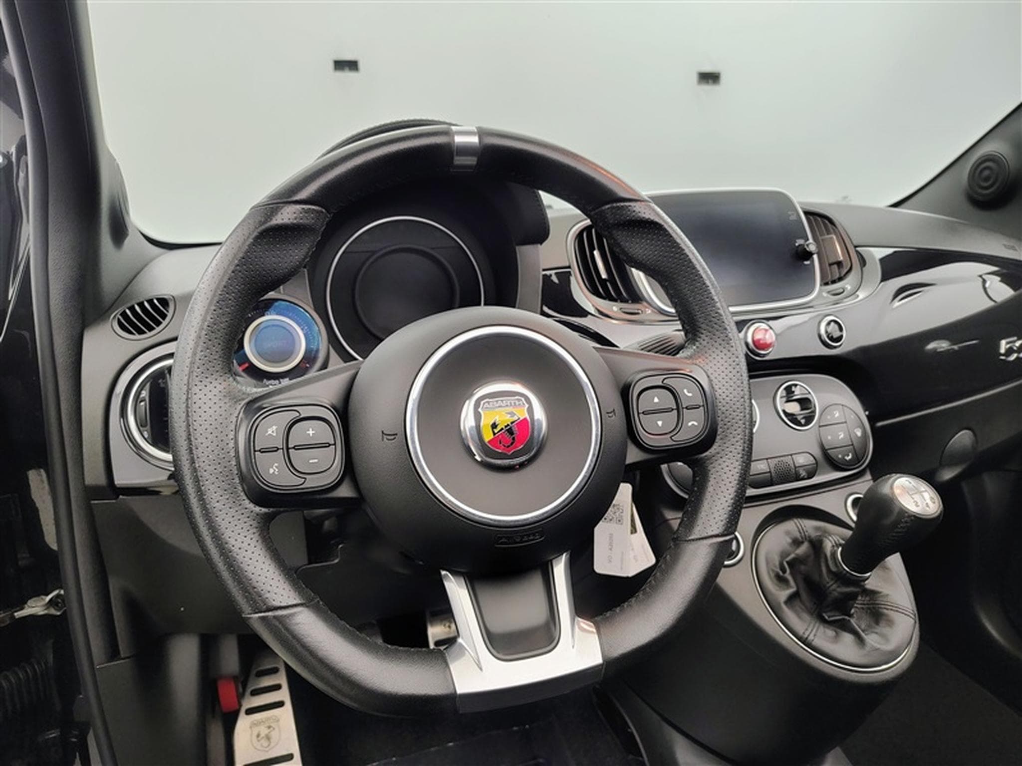 Abarth 595 1.4 T-Jet NAVI/FULL LED/PDC/JA17 (2020) - Photo 9