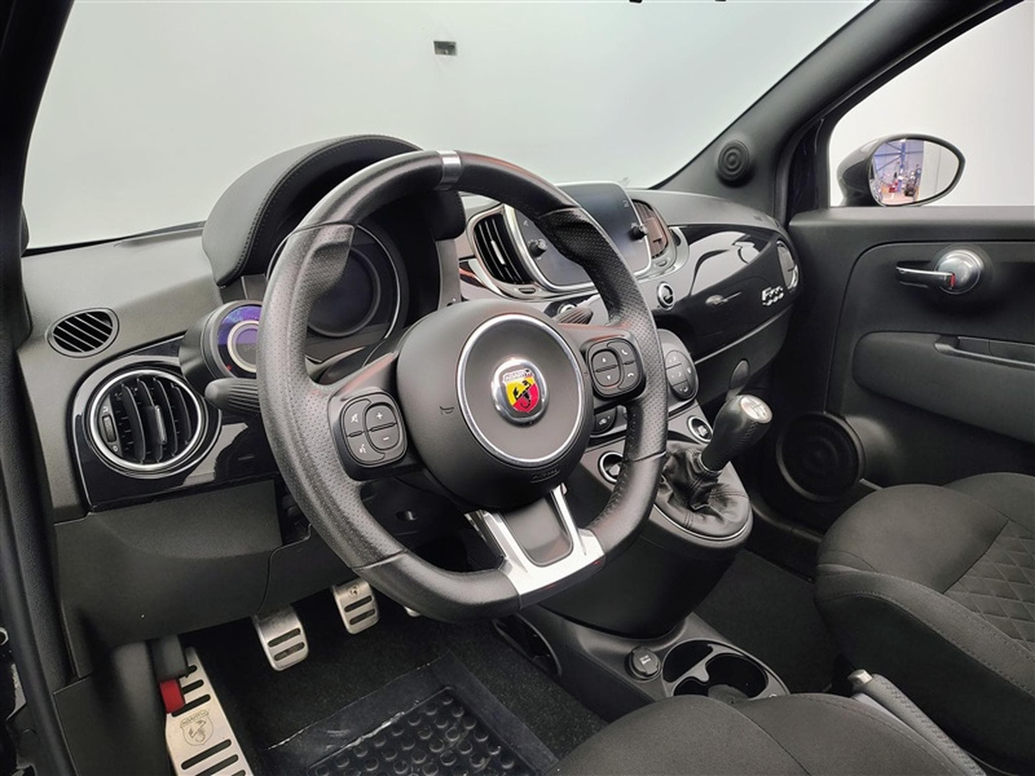 Abarth 595 1.4 T-Jet NAVI/FULL LED/PDC/JA17 (2020) - Photo 8