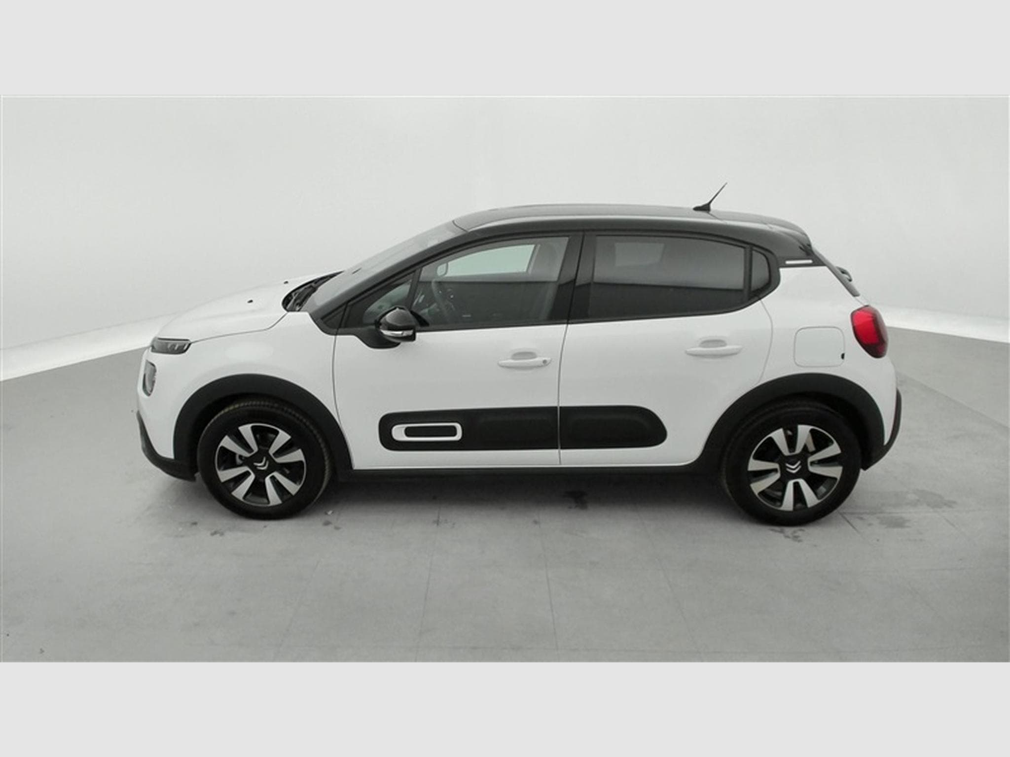 Citroen C3 1.2i PureTech Feel CARPLAY / FULL LED / PDC AR / JA 16" (2024) - Photo 3