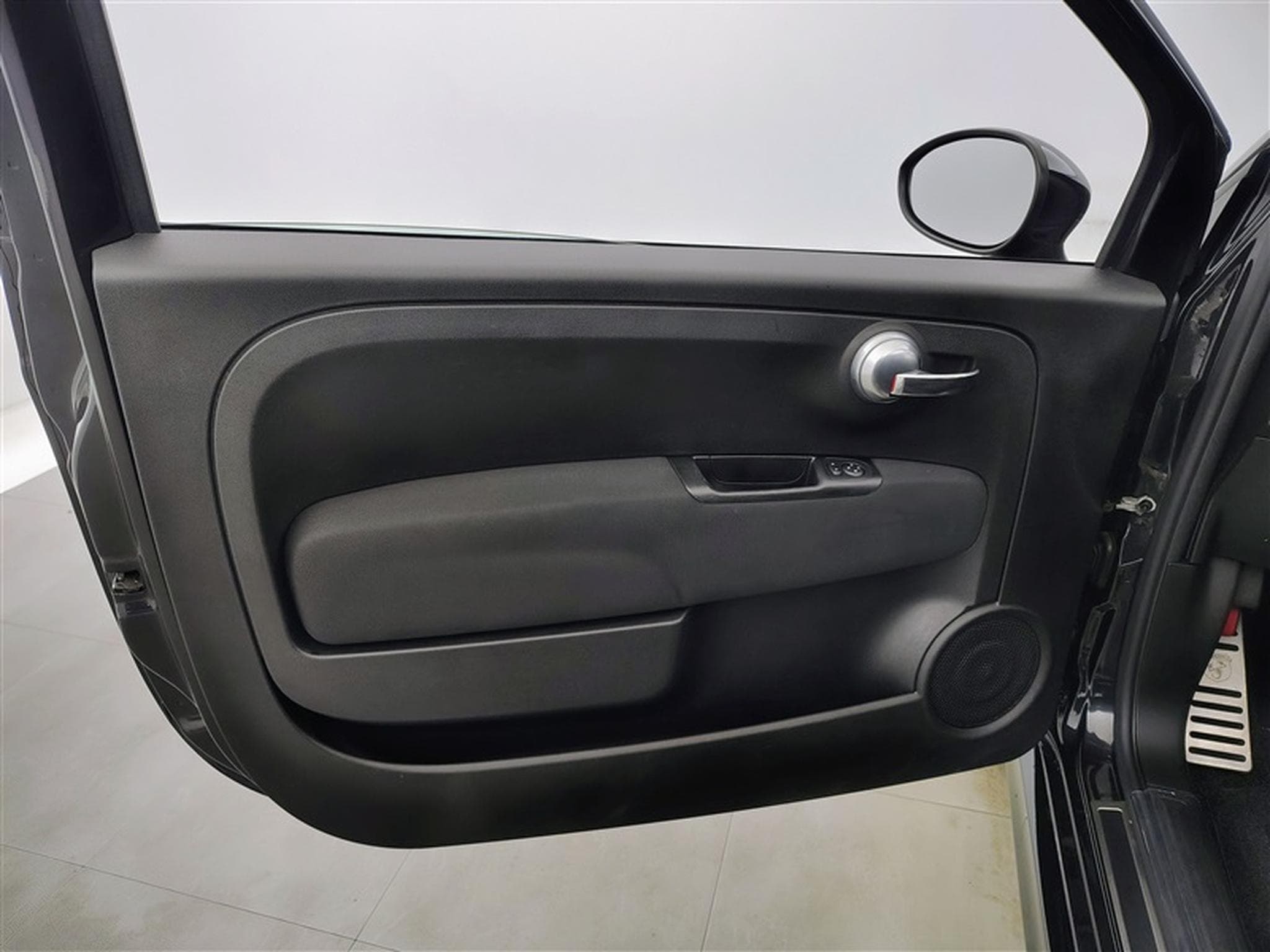 Abarth 595 1.4 T-Jet NAVI/FULL LED/PDC/JA17 (2020) - Photo 16