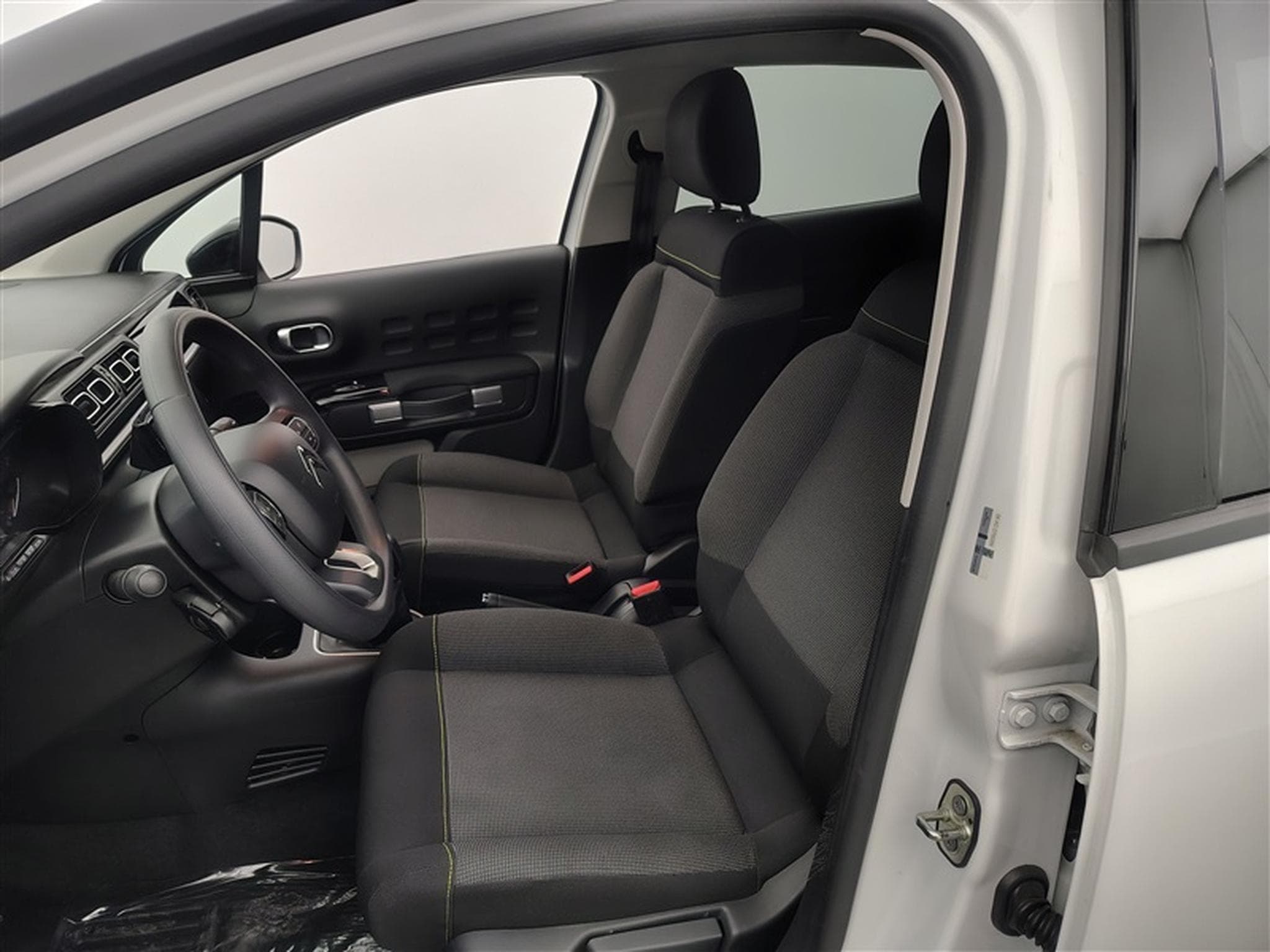 Citroen C3 1.2i PureTech Feel CARPLAY / FULL LED / PDC AR / JA 16" (2024) - Photo 7