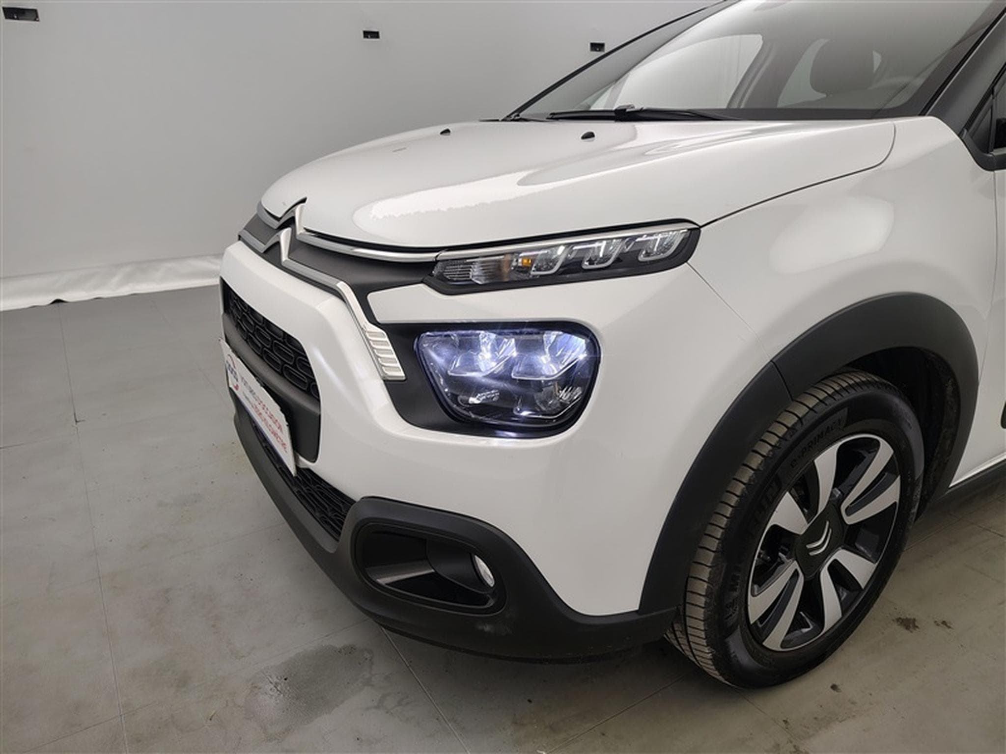 Citroen C3 1.2i PureTech Feel CARPLAY / FULL LED / PDC AR / JA 16" (2024) - Photo 15